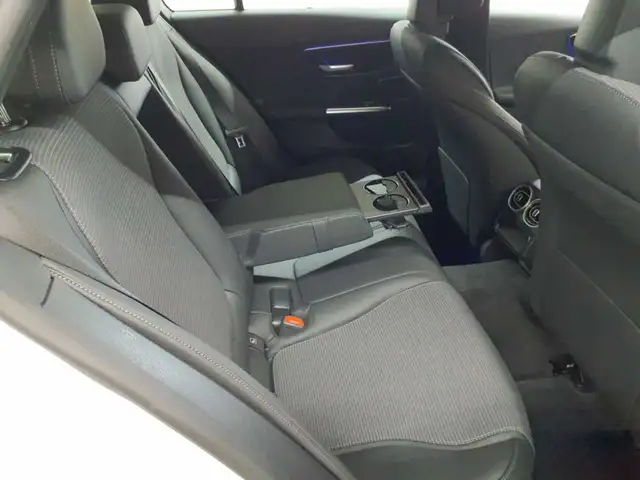 Mercedes-Benz C-Class view 14