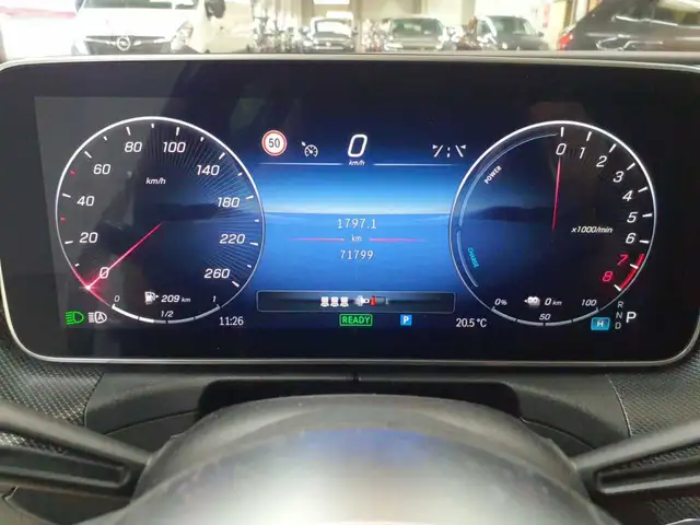 Mercedes-Benz C-Class view 11