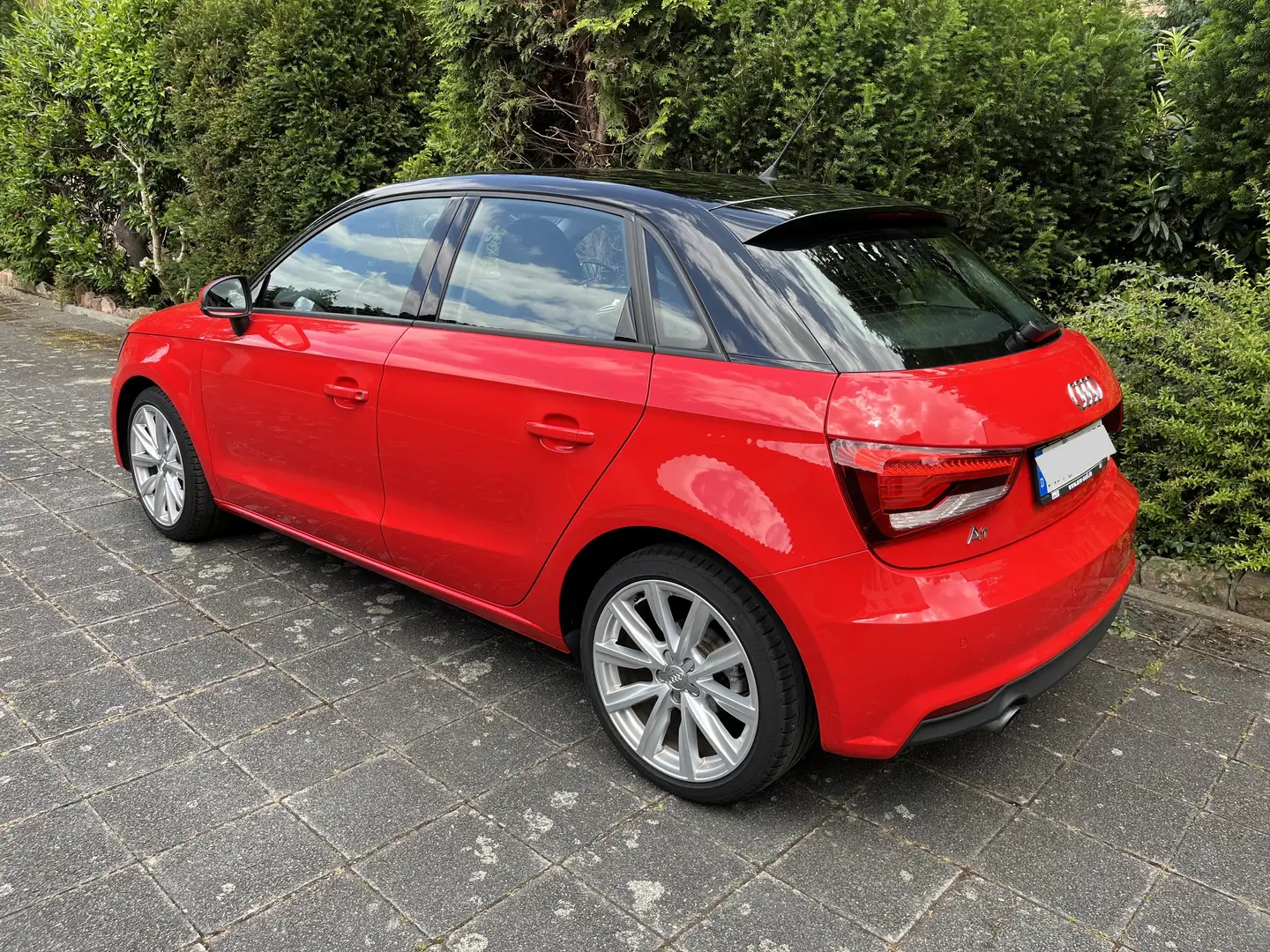 Audi A1 A1 1.0 TFSI ultra Sportback sport Rot - 2