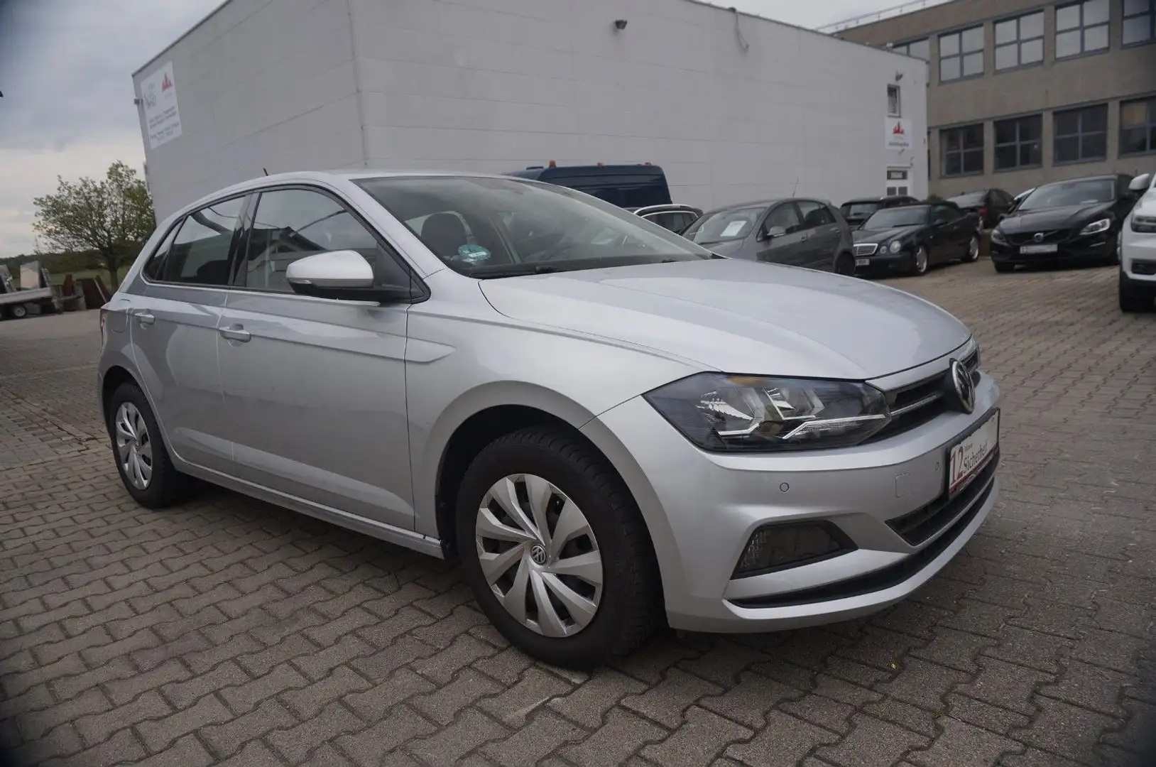 Volkswagen Polo VI Comfortlin*NAVi*PDC*SZHG*Android/CarPlay Silber - 1