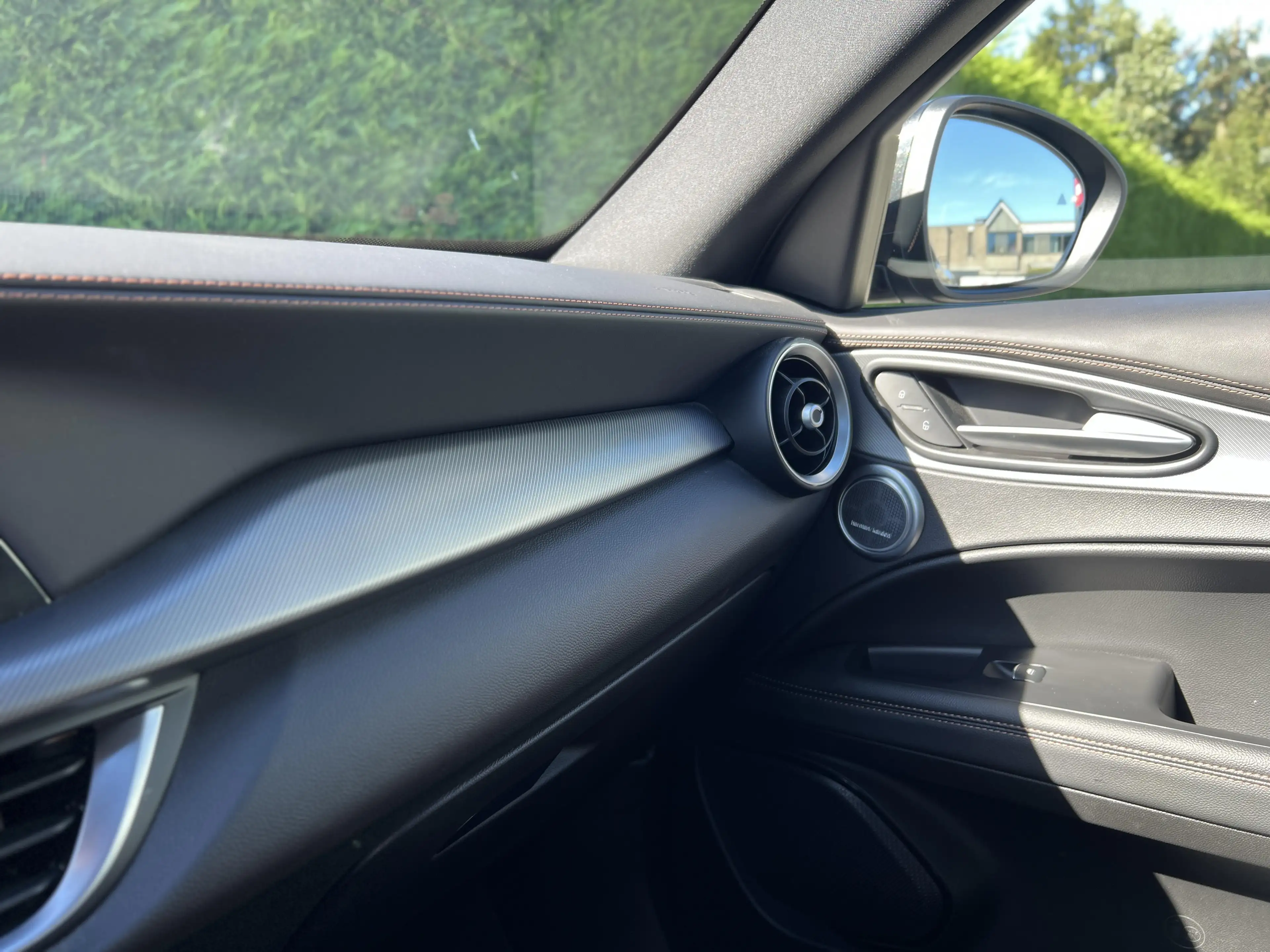 Alfa Romeo Stelvio Intensa — photo 26