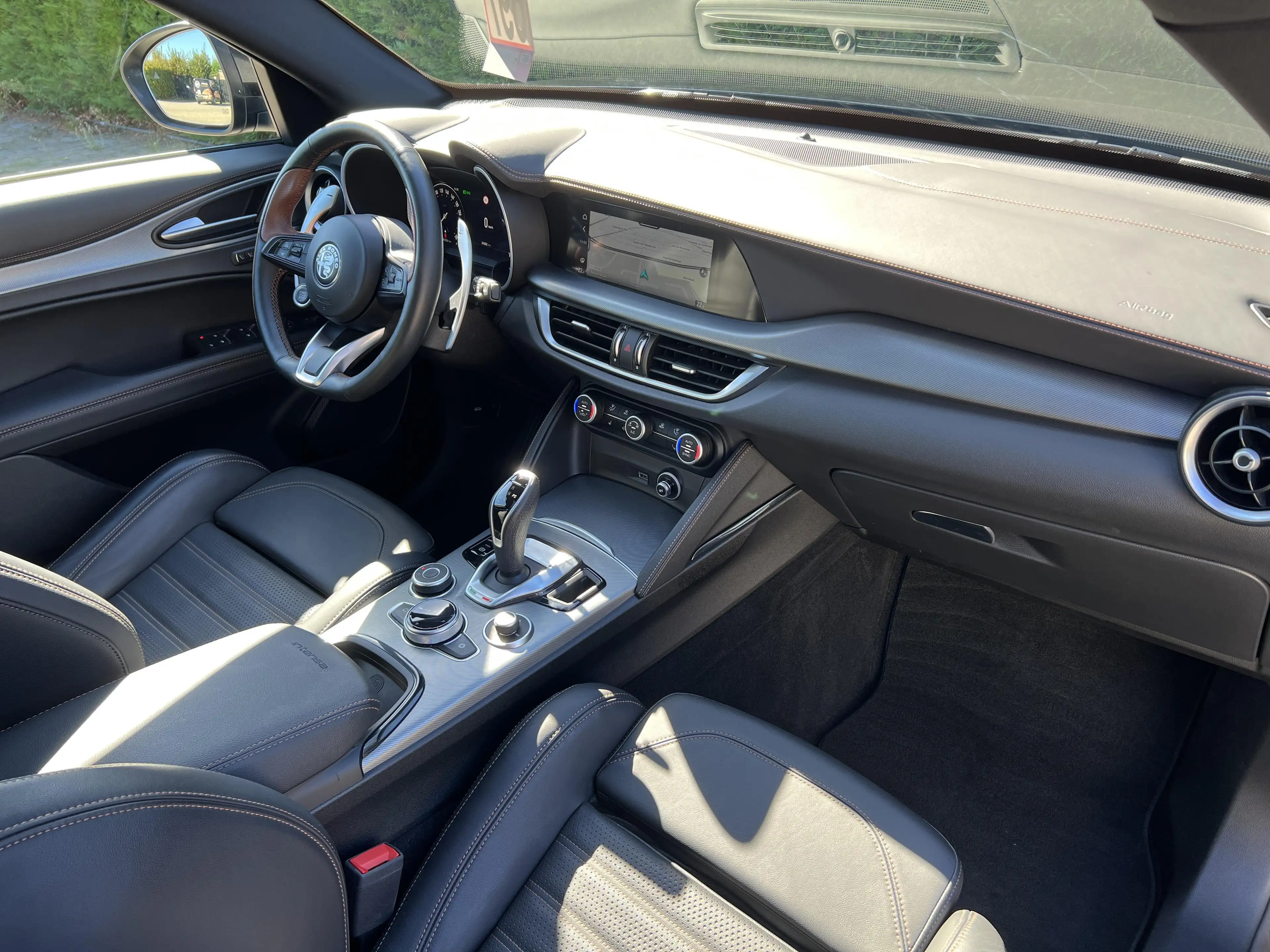 Alfa Romeo Stelvio Intensa — photo 12