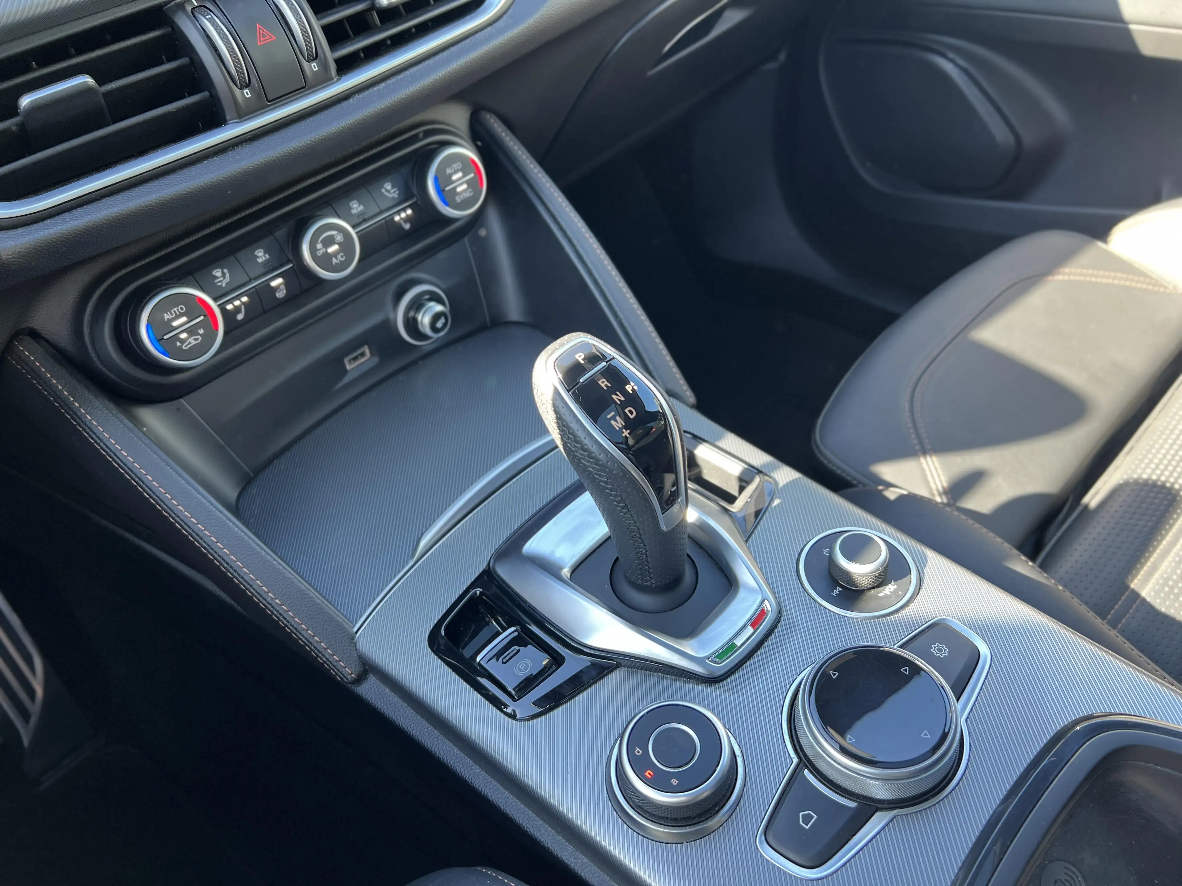 Alfa Romeo Stelvio Intensa — photo 18