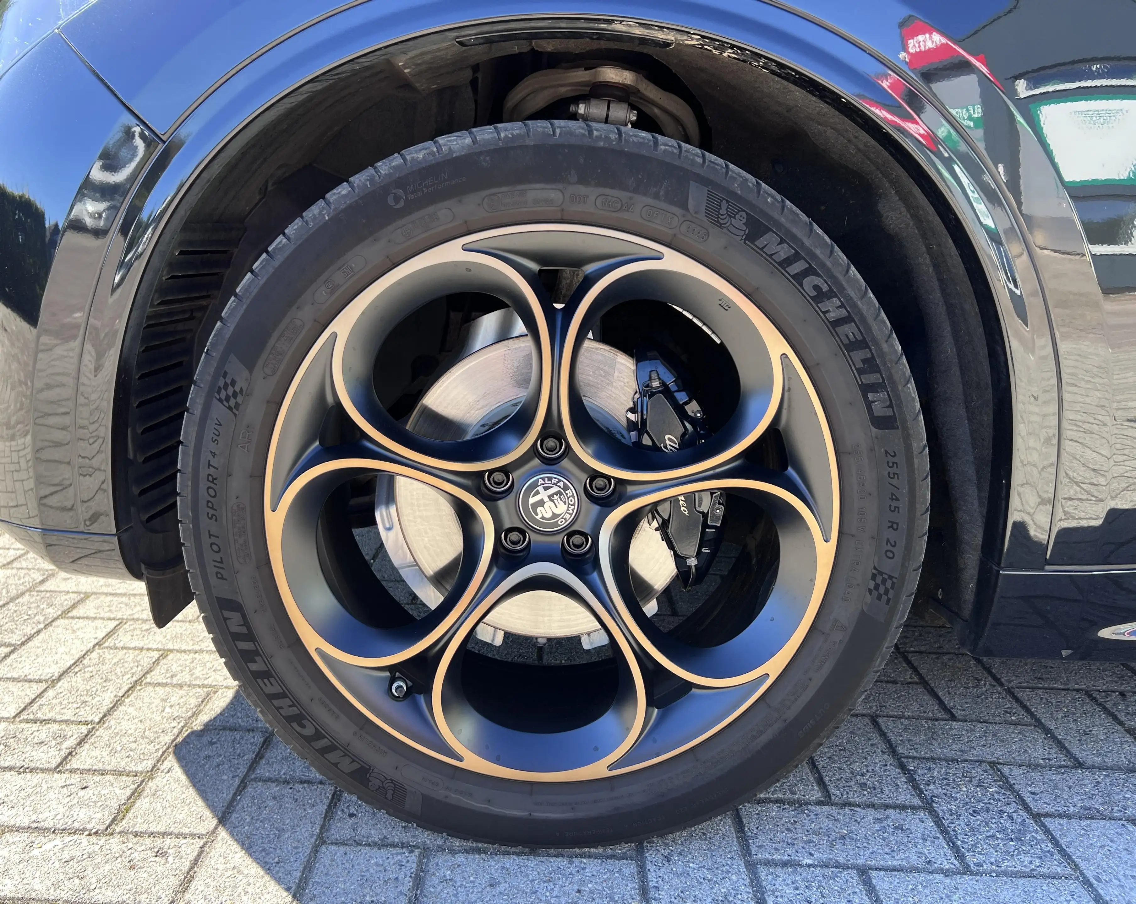 Alfa Romeo Stelvio Intensa — photo 9