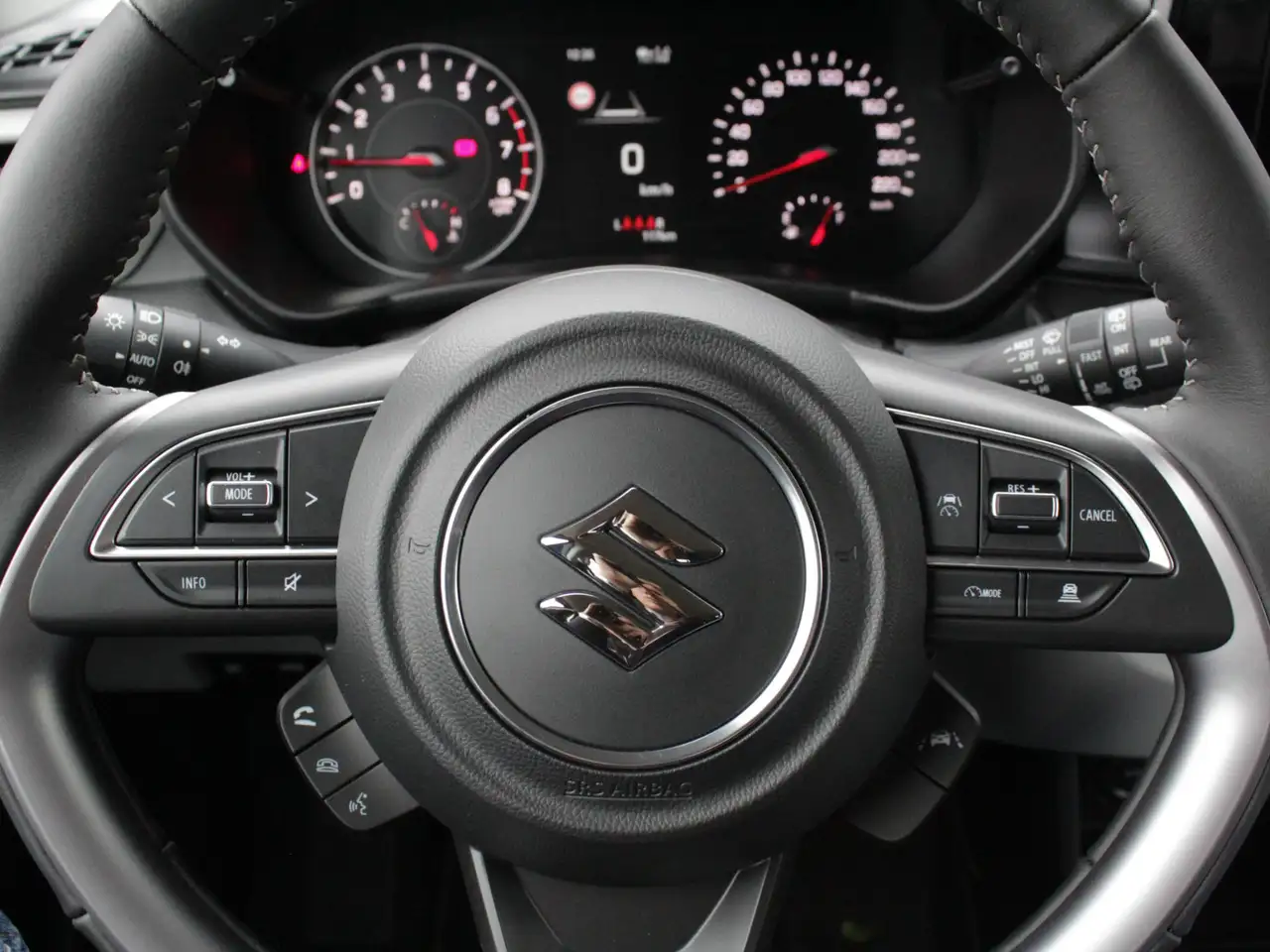 Suzuki Swift 2025 — фото 14