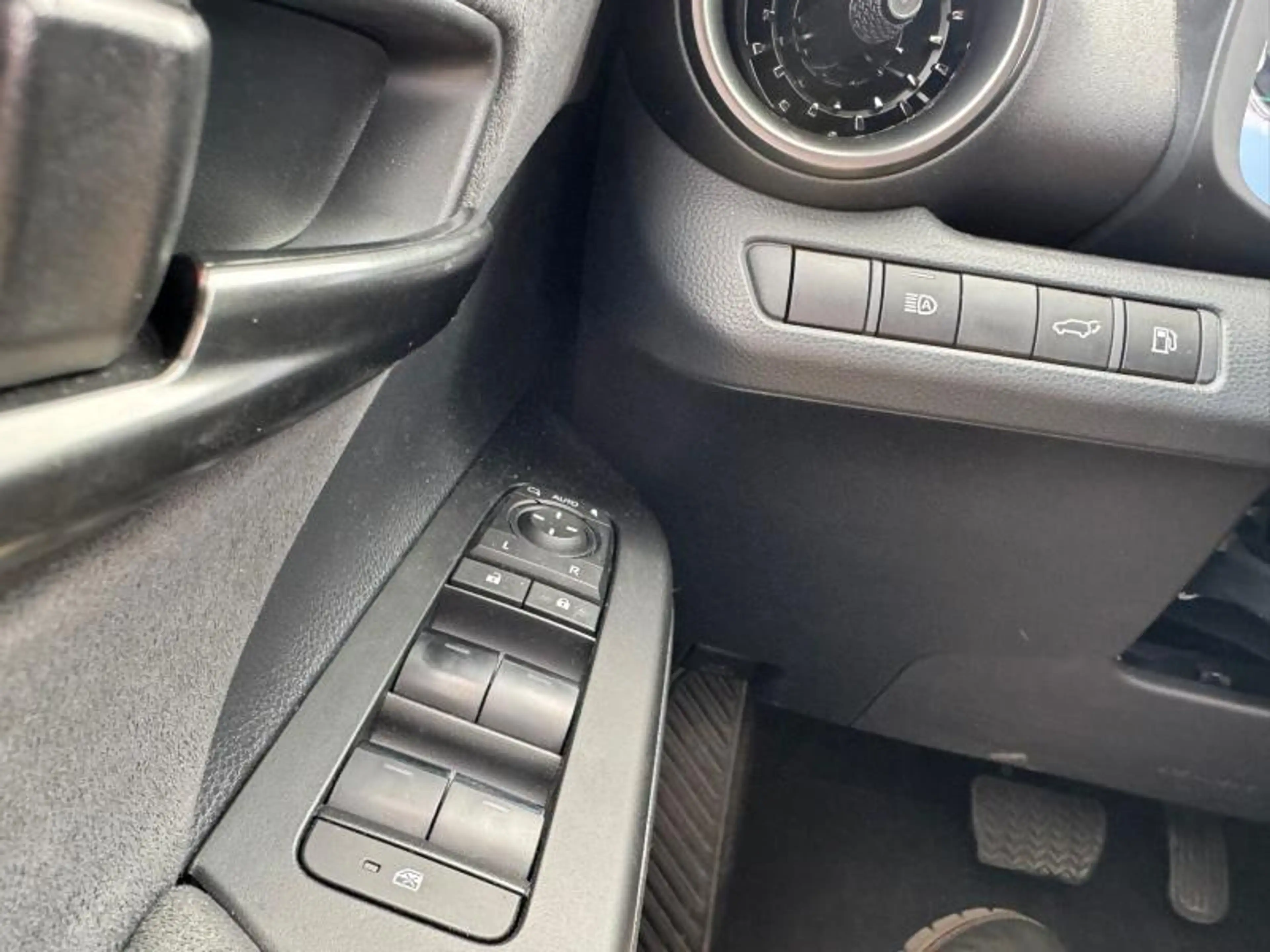 Toyota C-HR Premium  LUXURY PACK — photo 15