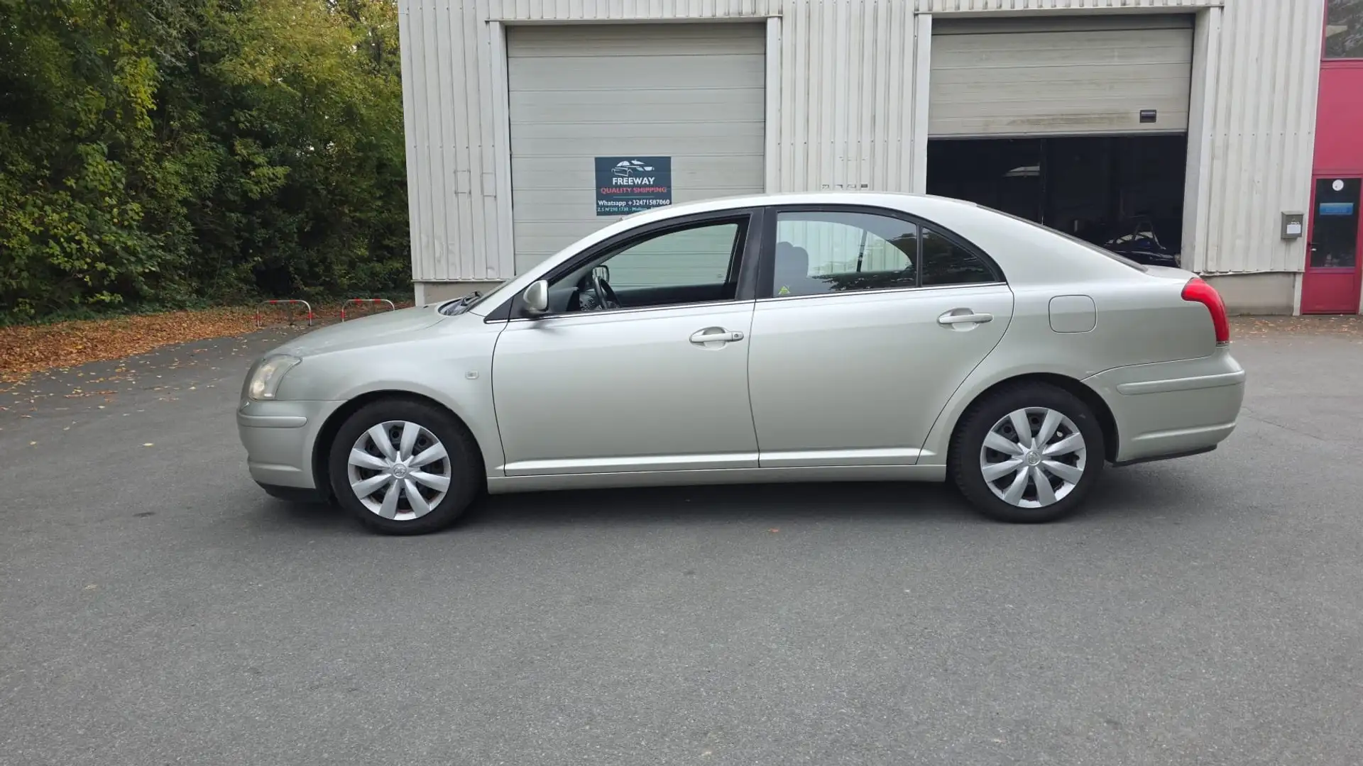 Toyota Avensis Avensis 1.8i VVT-i 16v Gris - 1