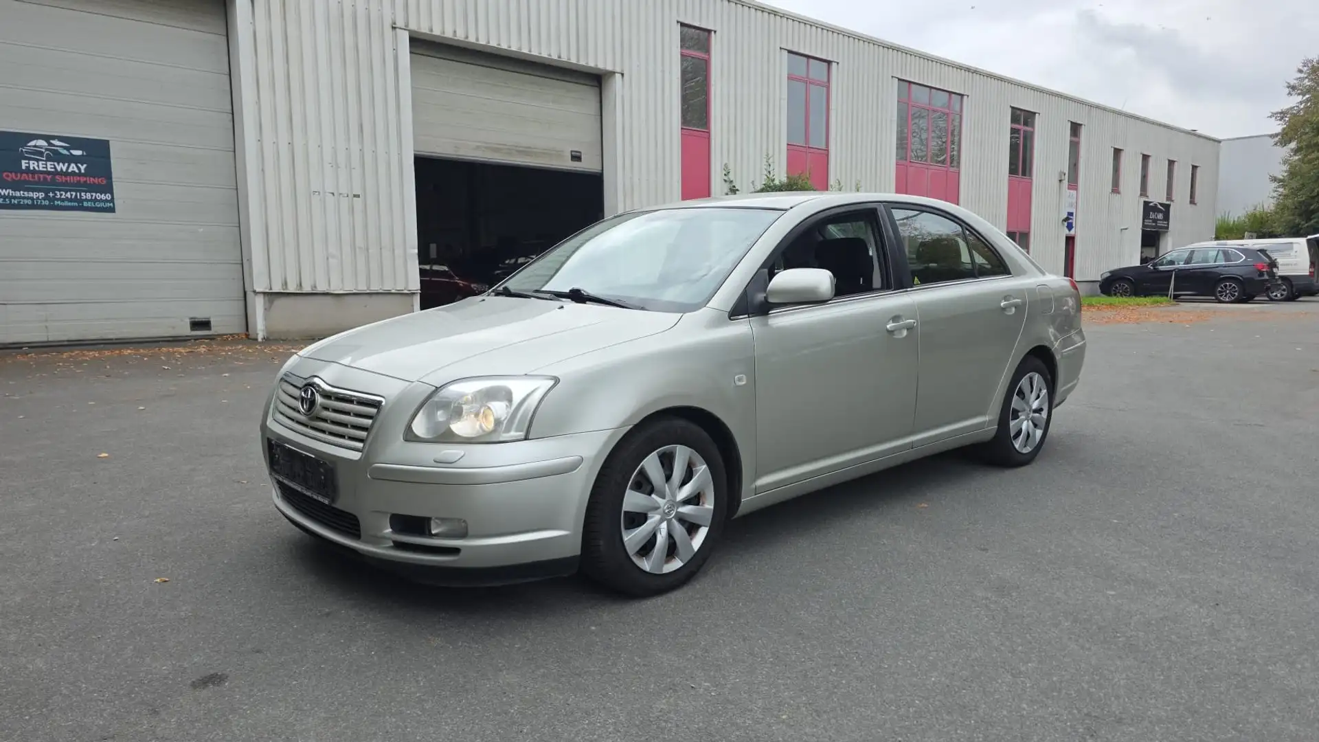 Toyota Avensis Avensis 1.8i VVT-i 16v Gris - 2