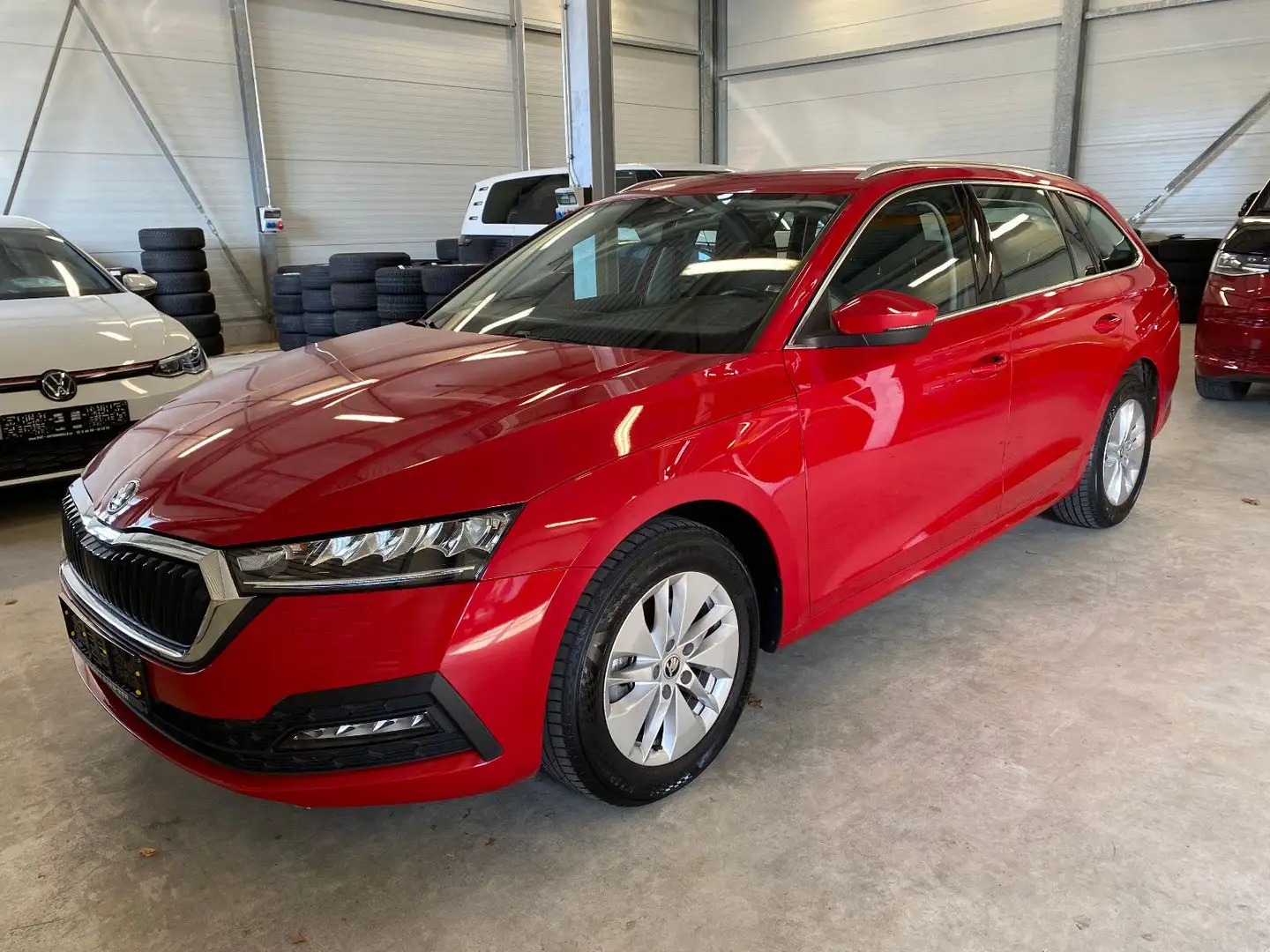 Skoda Octavia Ambition DSG AHK DAB GRA LED Kam Sthz VC Rot - 1