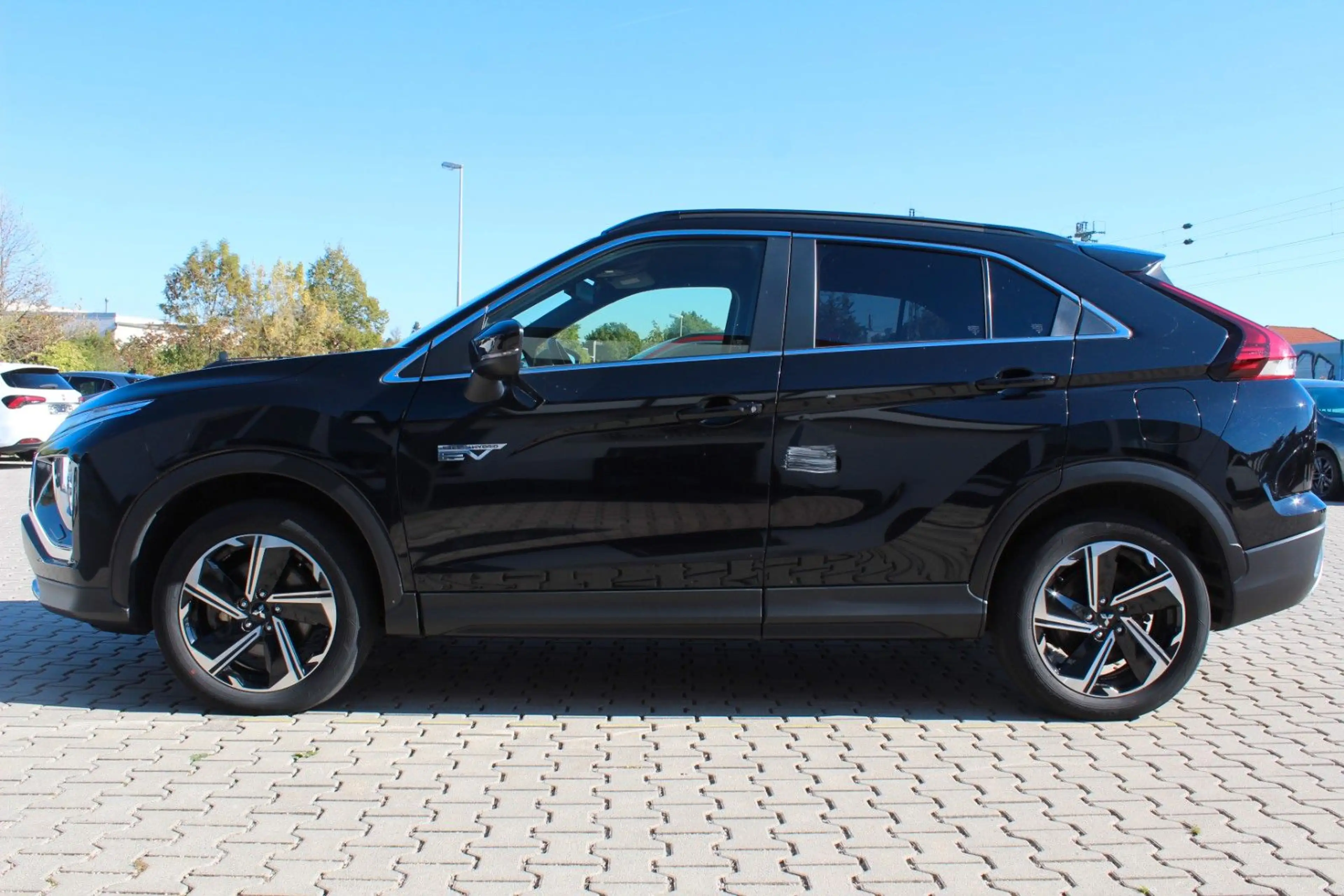 Mitsubishi Eclipse Cross 2.4 Plus 4WD Navi R.Kamera LED — photo 9