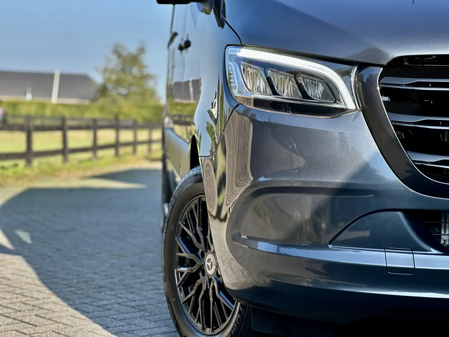Mercedes-Benz Sprinter 319 CDI | Automaat | L2H2 | Exclusive | LED | Came Grijs - 2