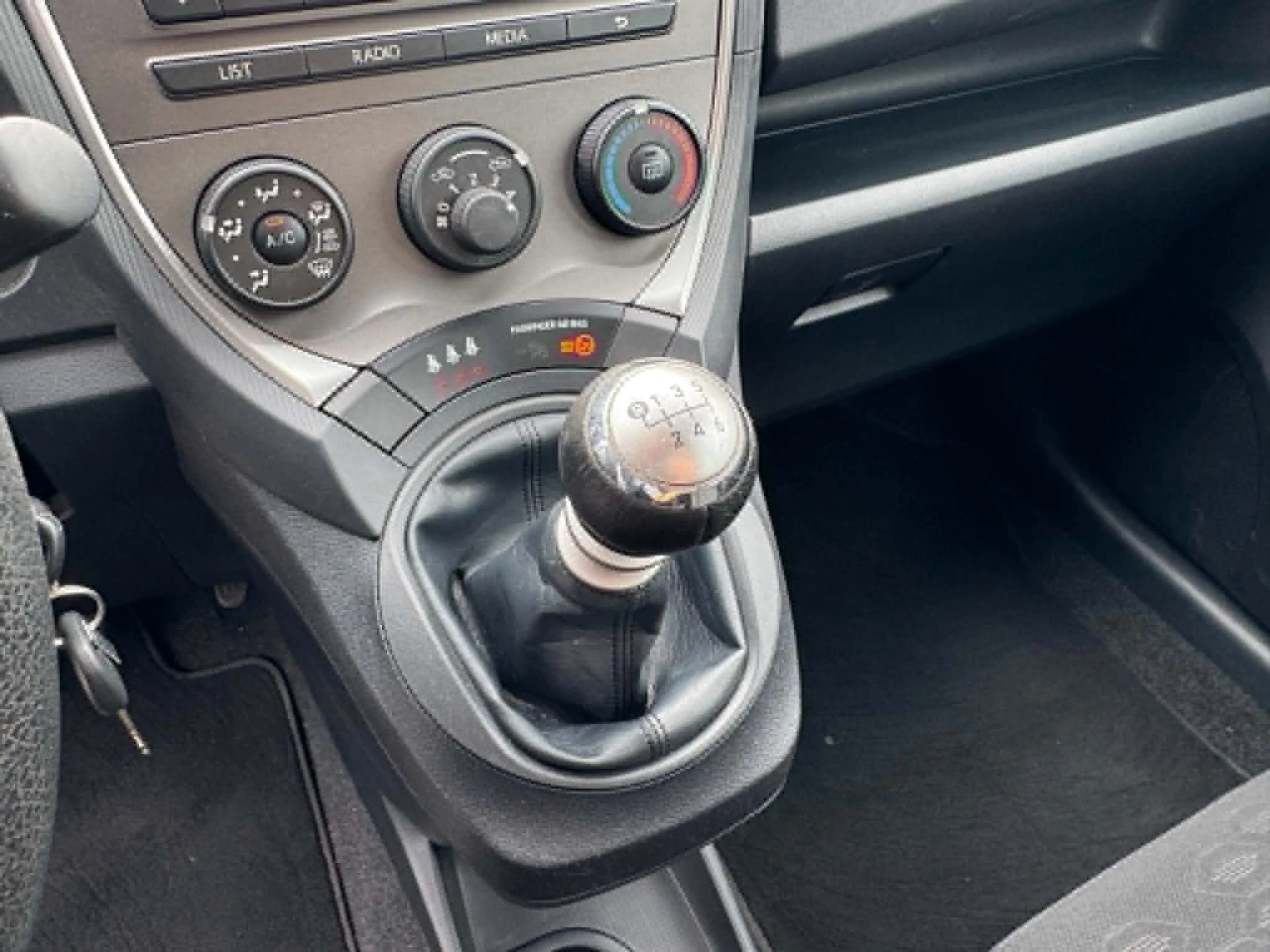 Toyota Verso-S 1,33 Cool Klima AHK — photo 8