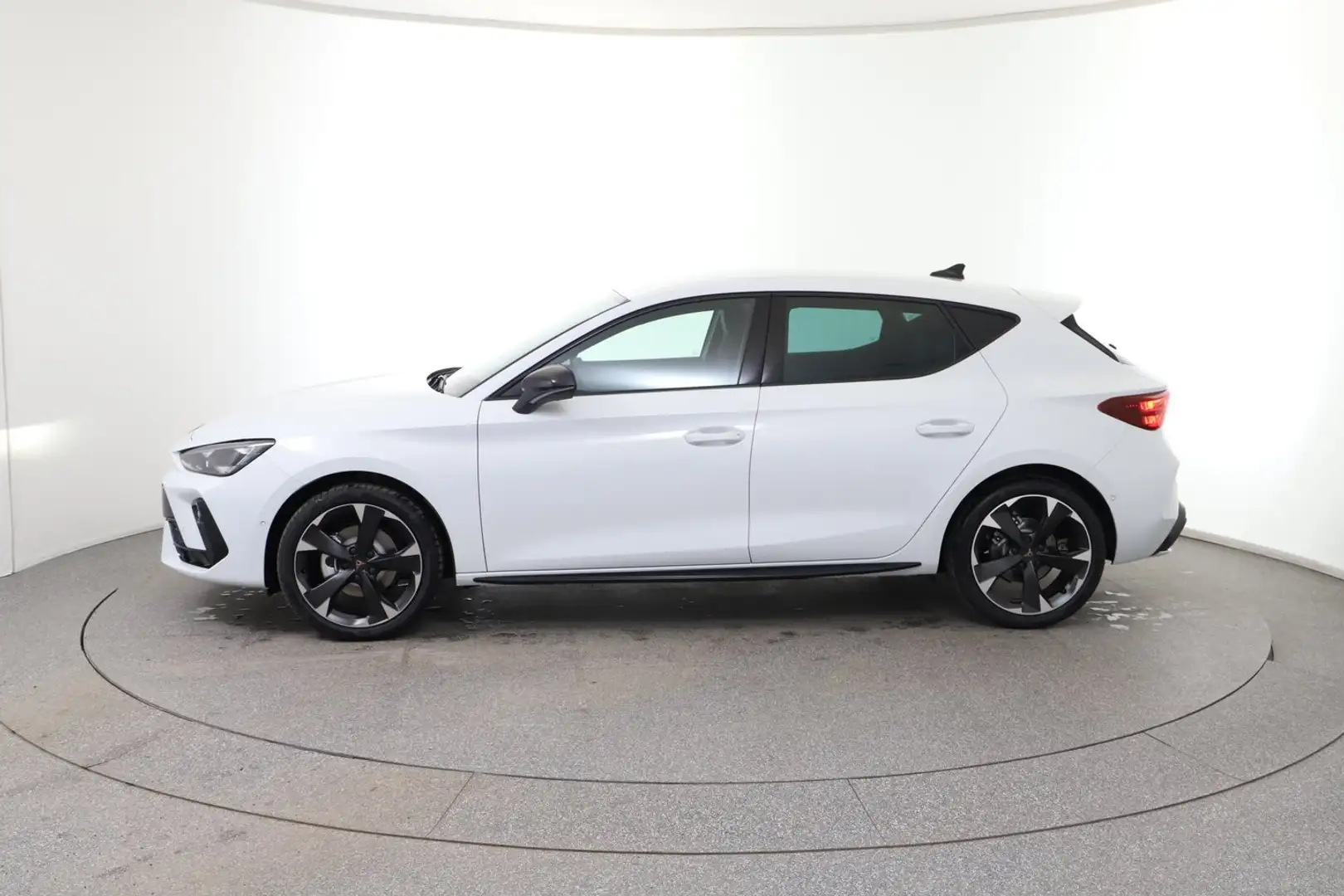 CUPRA Leon 1.5 eTSI DSG ACT Weiß - 2
