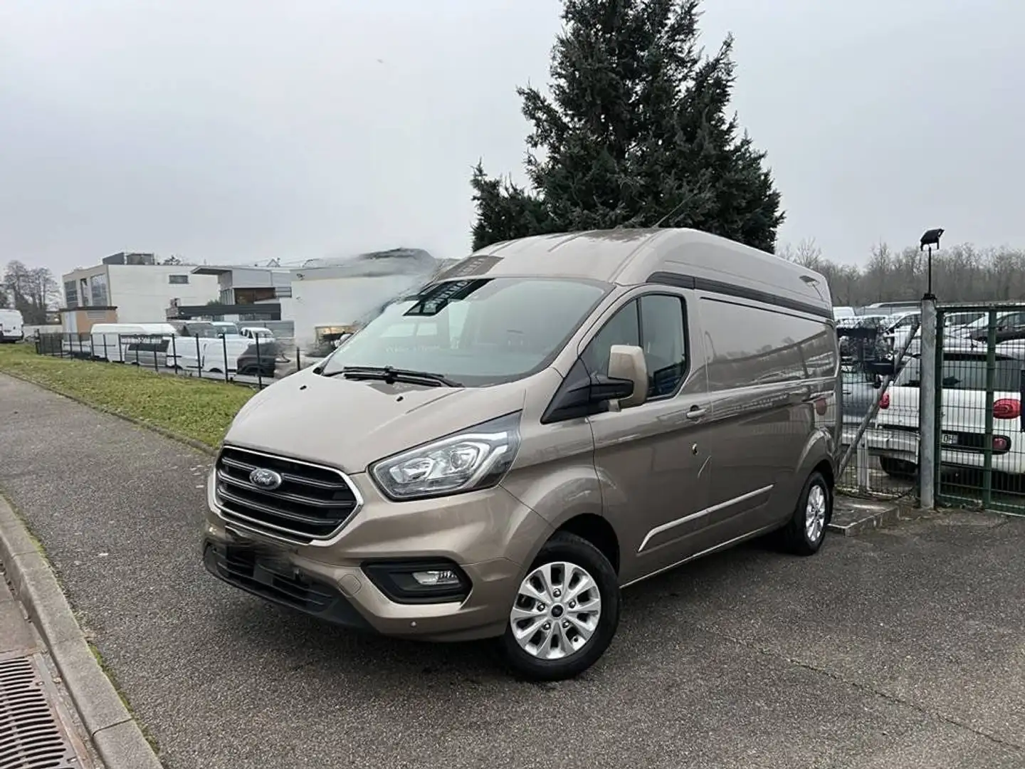 Ford Transit Custom 320 L2H2 2.0 EcoBlue 170ch Limited BVA6 1er bež - 1