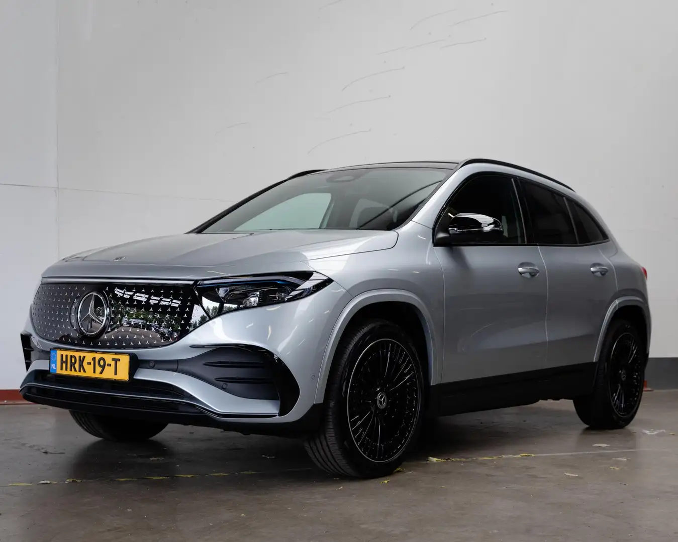 Mercedes-Benz EQA 250 250+ Business Solution AMG 71 kWh Grijs - 1