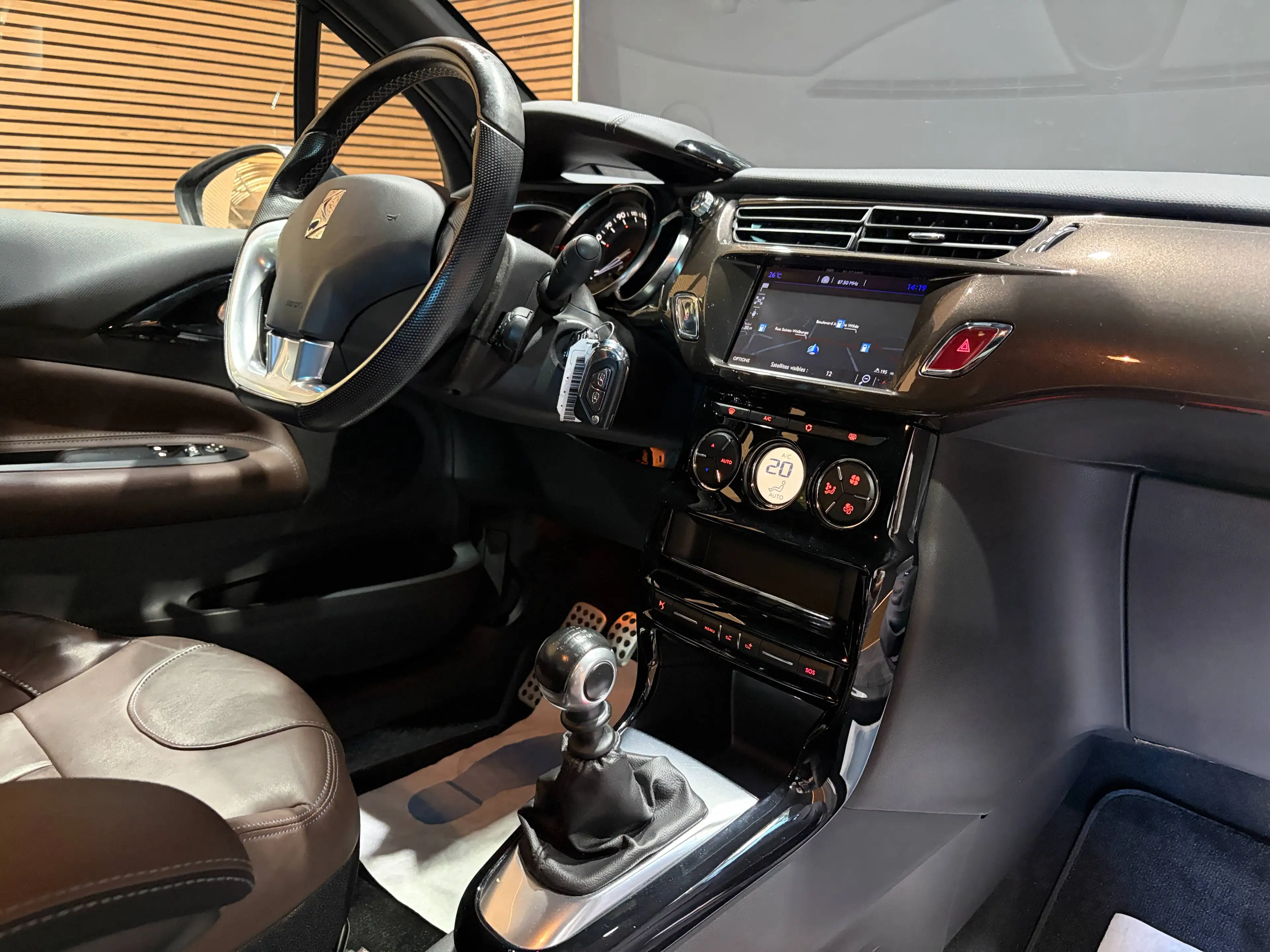 DS Automobiles DS 3 1.6 BlueHDi *SIEGE CHAUFF*FRONT ASSIST*CAMERA*HIFI*GARANTIE* — photo 15