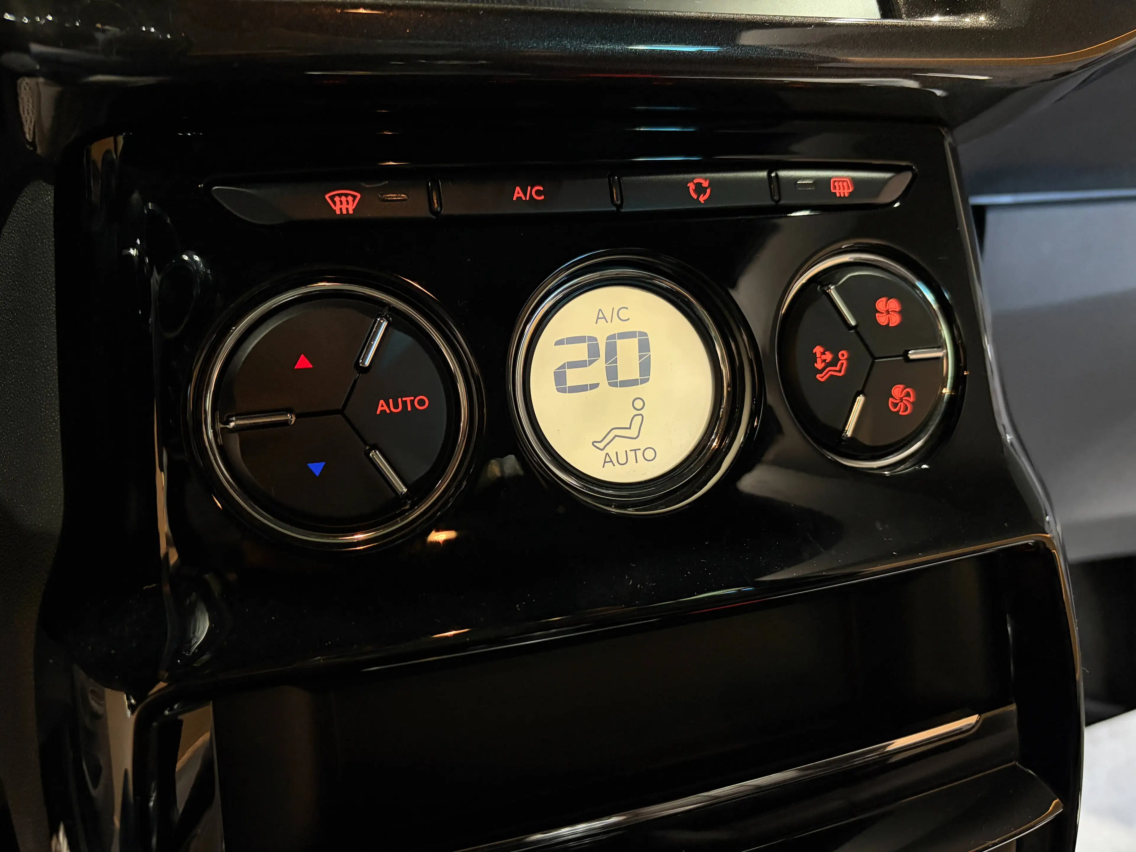 DS Automobiles DS 3 1.6 BlueHDi *SIEGE CHAUFF*FRONT ASSIST*CAMERA*HIFI*GARANTIE* — photo 14