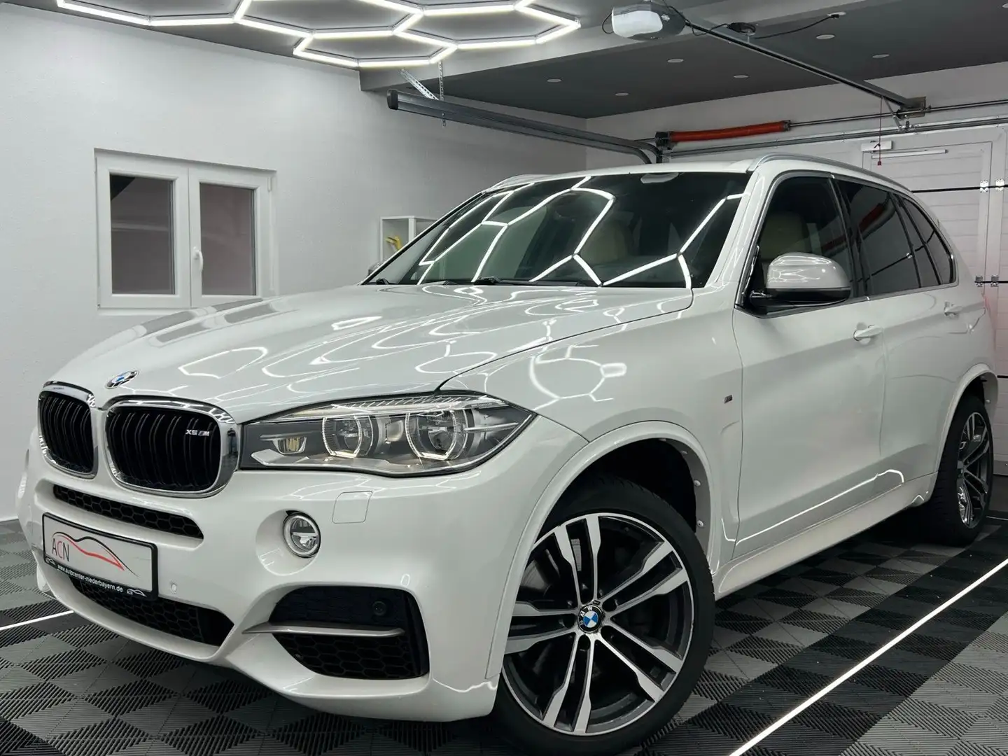 BMW X5 M d M SPORT/LED/HuD/AMBI+/AHK/LEDER/H&K Blanco - 1