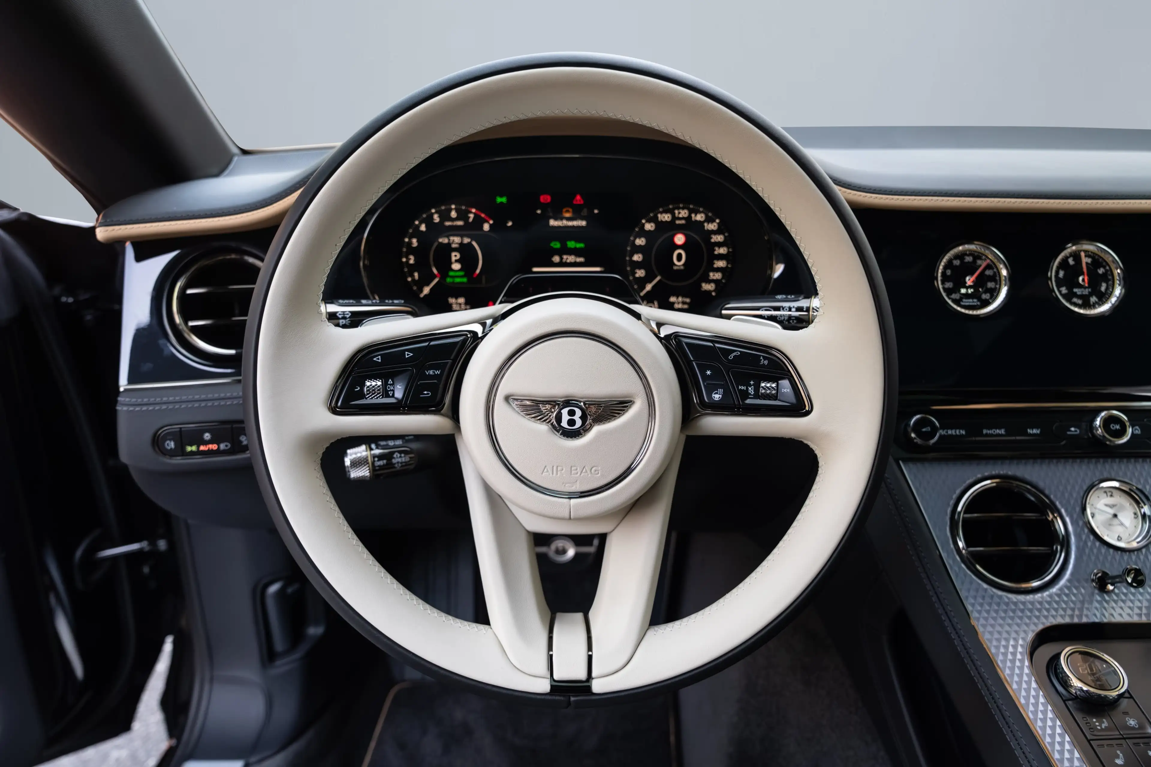 Bentley Continental GT Mulliner Blackline Bespoke — photo 13