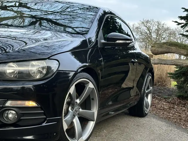 Volkswagen Scirocco view 3