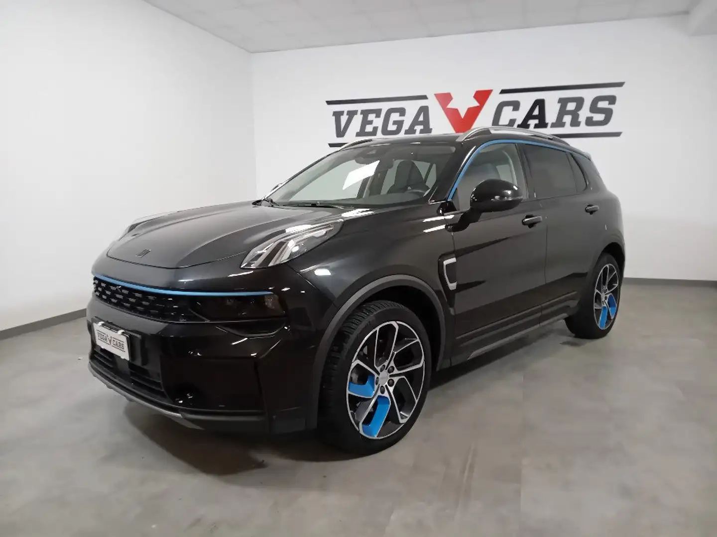 Lynk & Co 01 HEV PLUG - IN Schwarz - 1