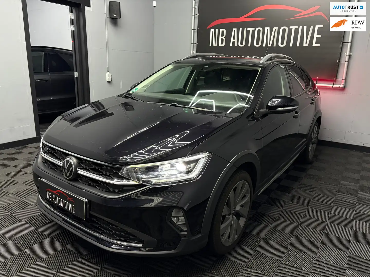 Volkswagen Taigo 1.0 TSI R-Line Schwarz - 1