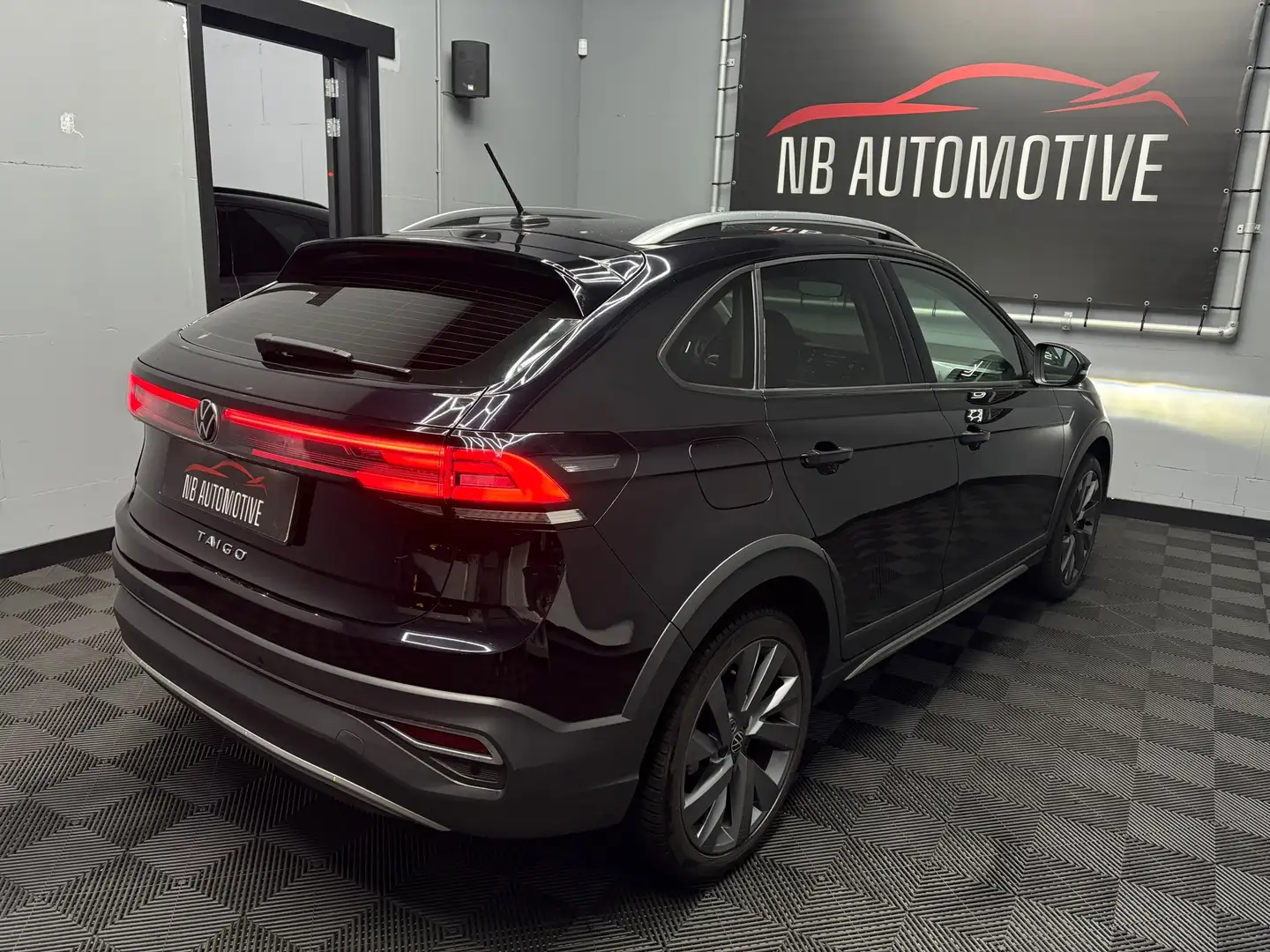 Volkswagen Taigo 1.0 TSI R-Line Schwarz - 2