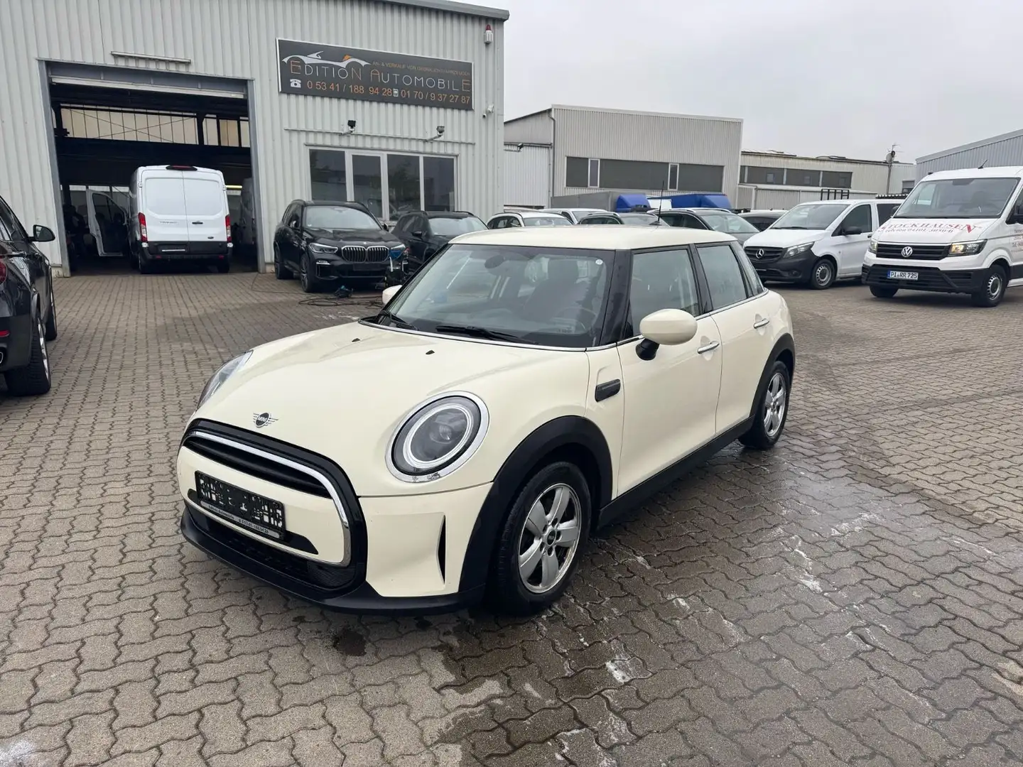 MINI One Mini 5-trg. One Classic Trim-LCI-NAVI-LED Weiß - 1