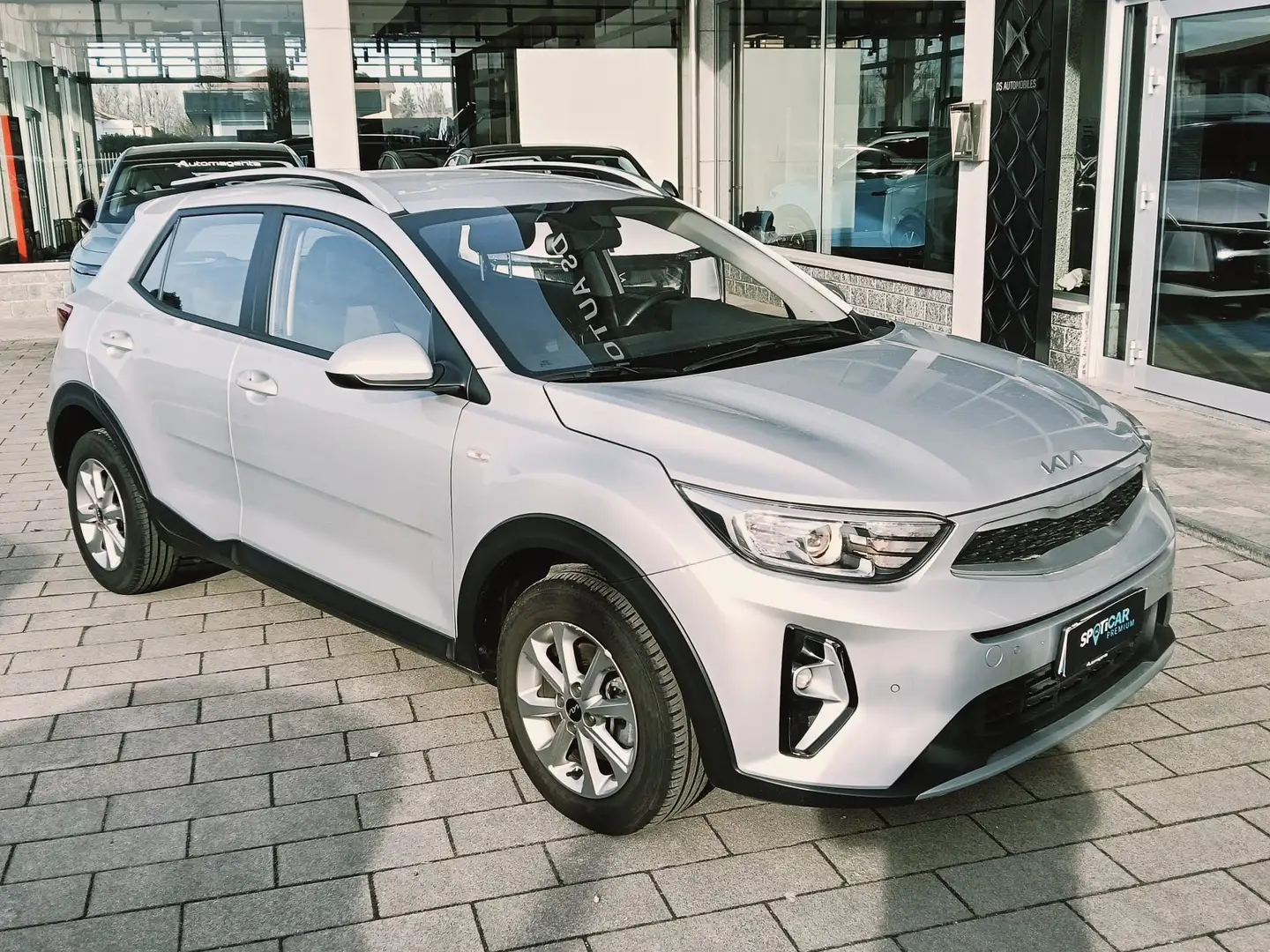 Kia Stonic 1.2 Benzina 79cv URBAN AZIENDALE Silber - 1