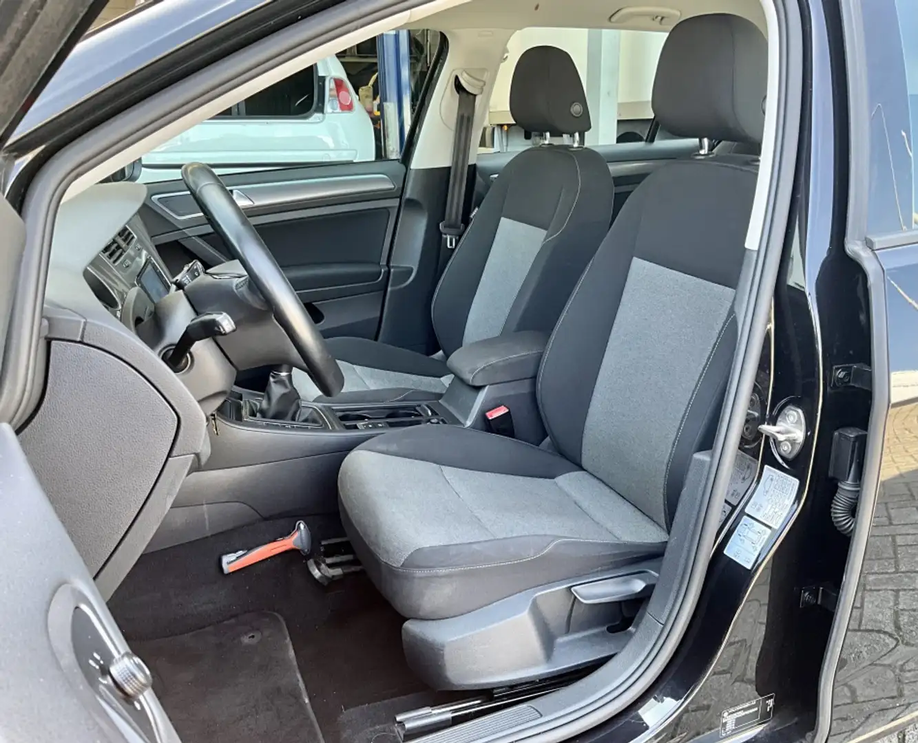 Volkswagen Golf Variant 1.2 TSI Trendline Carplay Airco Navi Zwart - 2