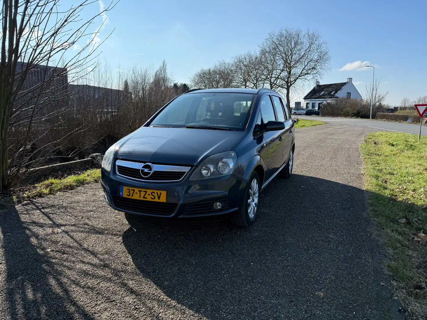 Opel Zafira 1.8 Temptation automaat 140 pk 7 pers. nieuwe apk Grijs - 1