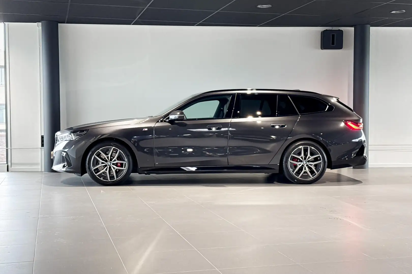 BMW 520 5 Serie Touring 520i | M Sport | Glazen Panoramada Grau - 2