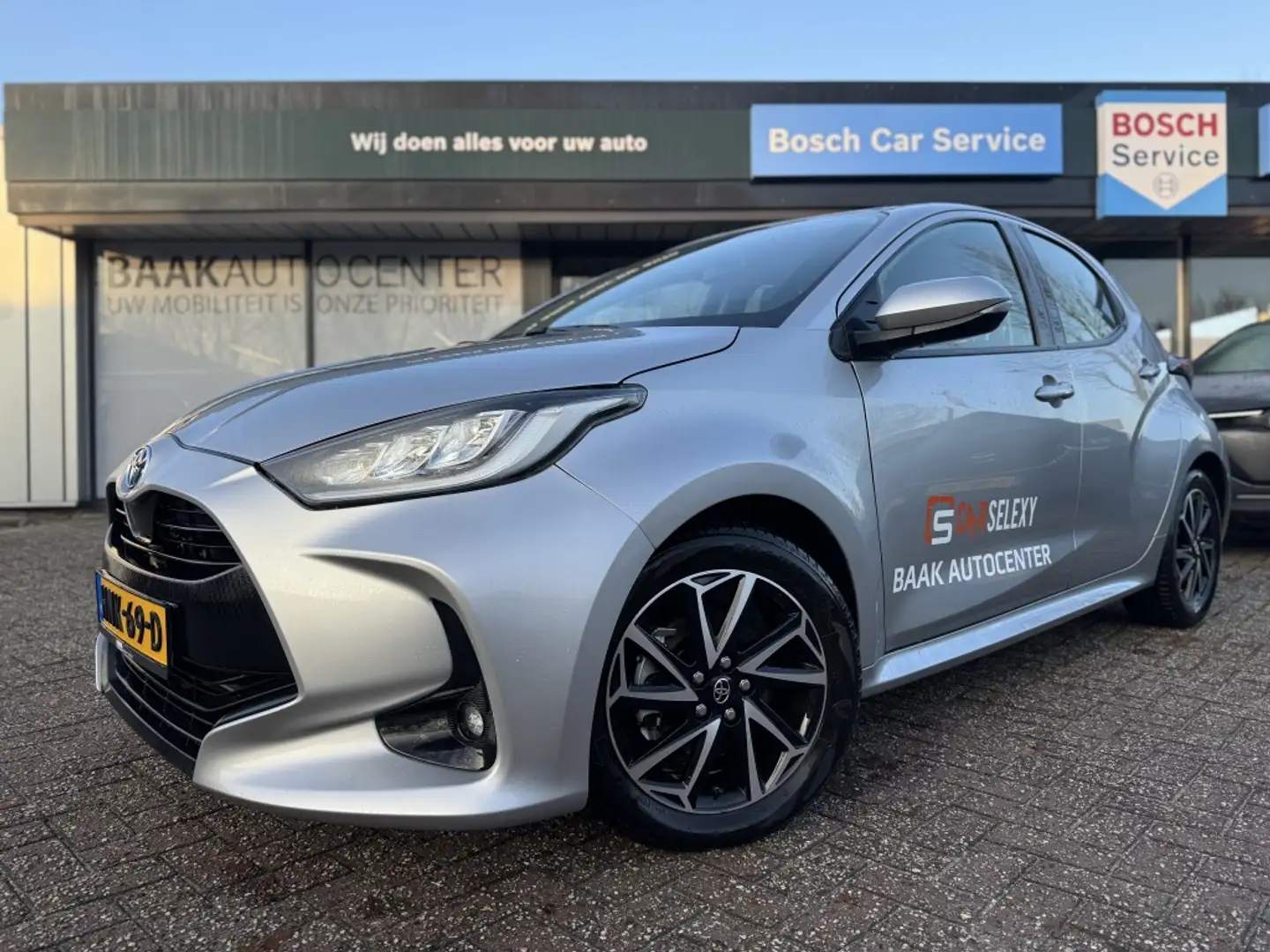 Toyota Yaris 1.5 Hyb. Business Plus | Camera | ACC | Climate Grijs - 2