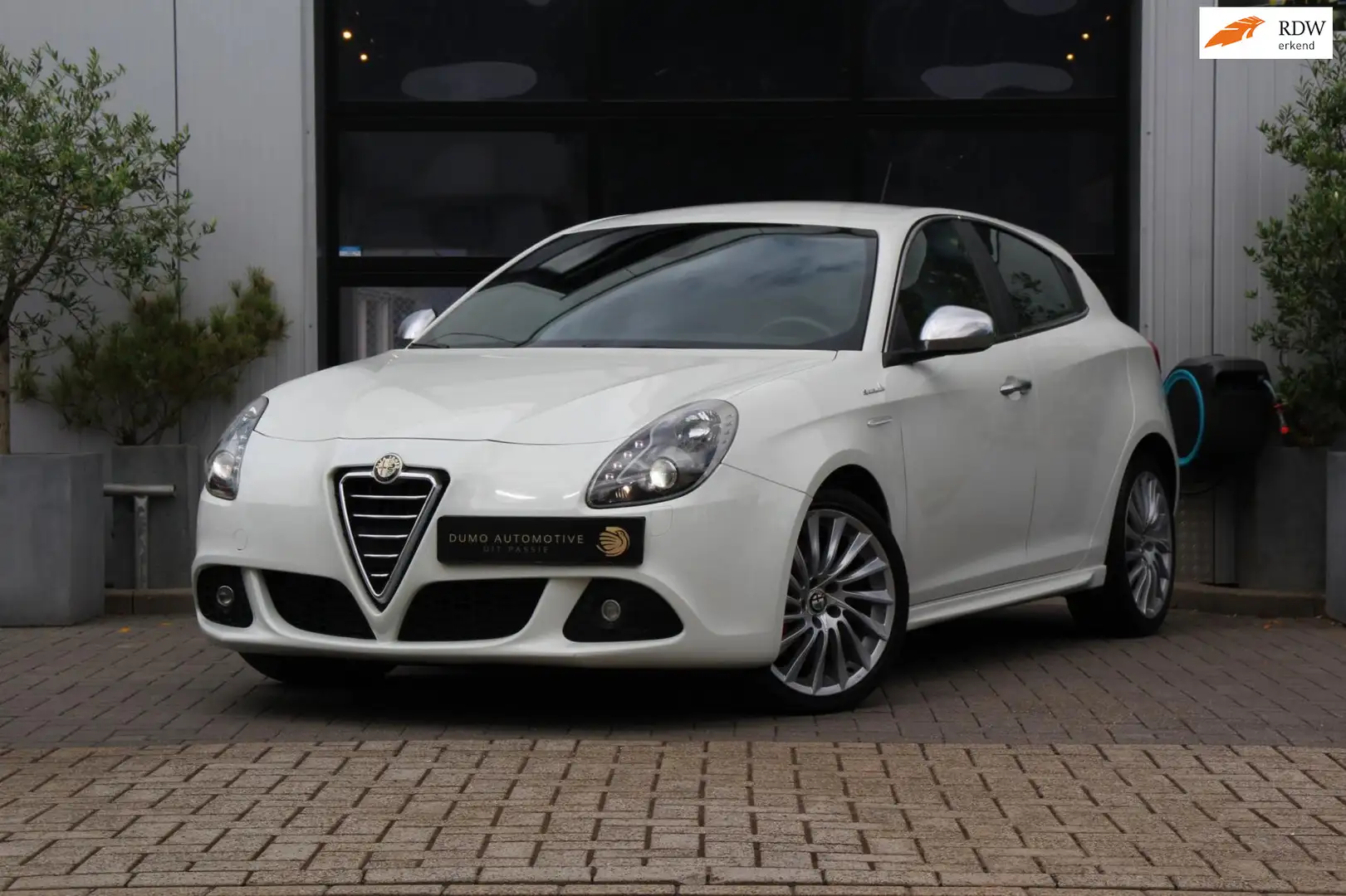 Alfa Romeo Giulietta 1.4 T Turbo Sportiva TCT Automaat - XENON - LEDER Blanco - 1