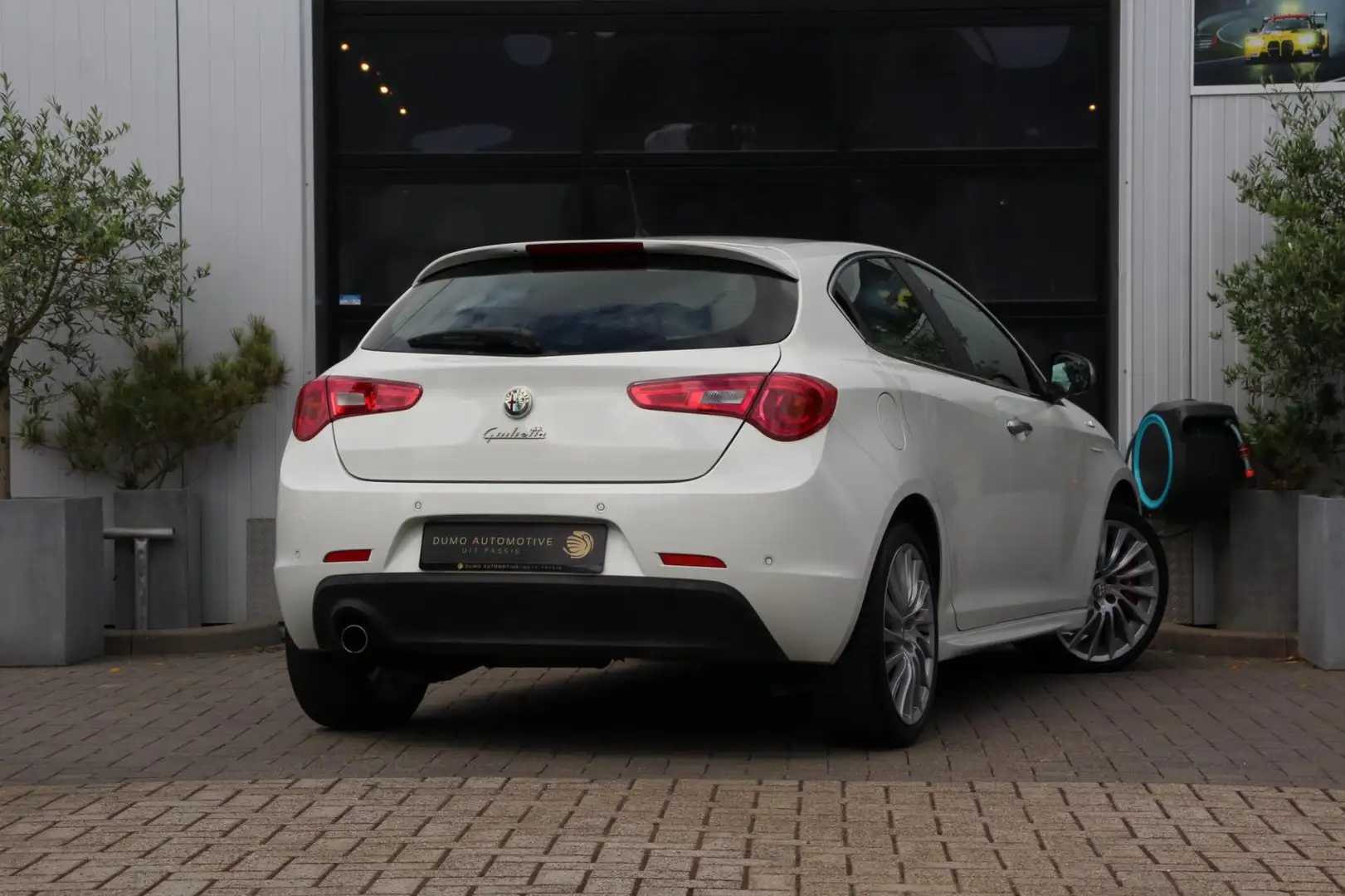 Alfa Romeo Giulietta 1.4 T Turbo Sportiva TCT Automaat - XENON - LEDER Blanco - 2