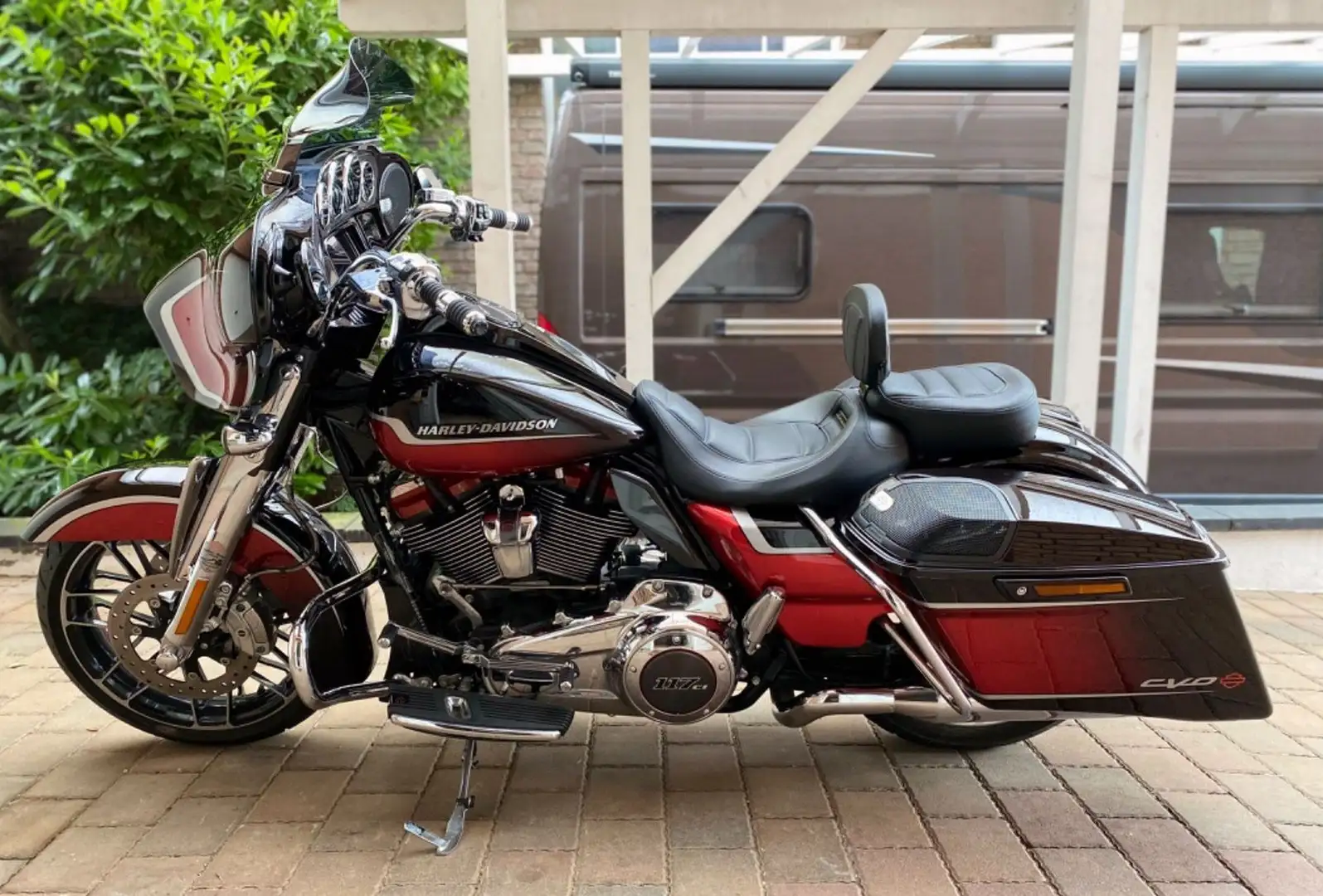 Harley-Davidson Street Glide CVO Negru - 2