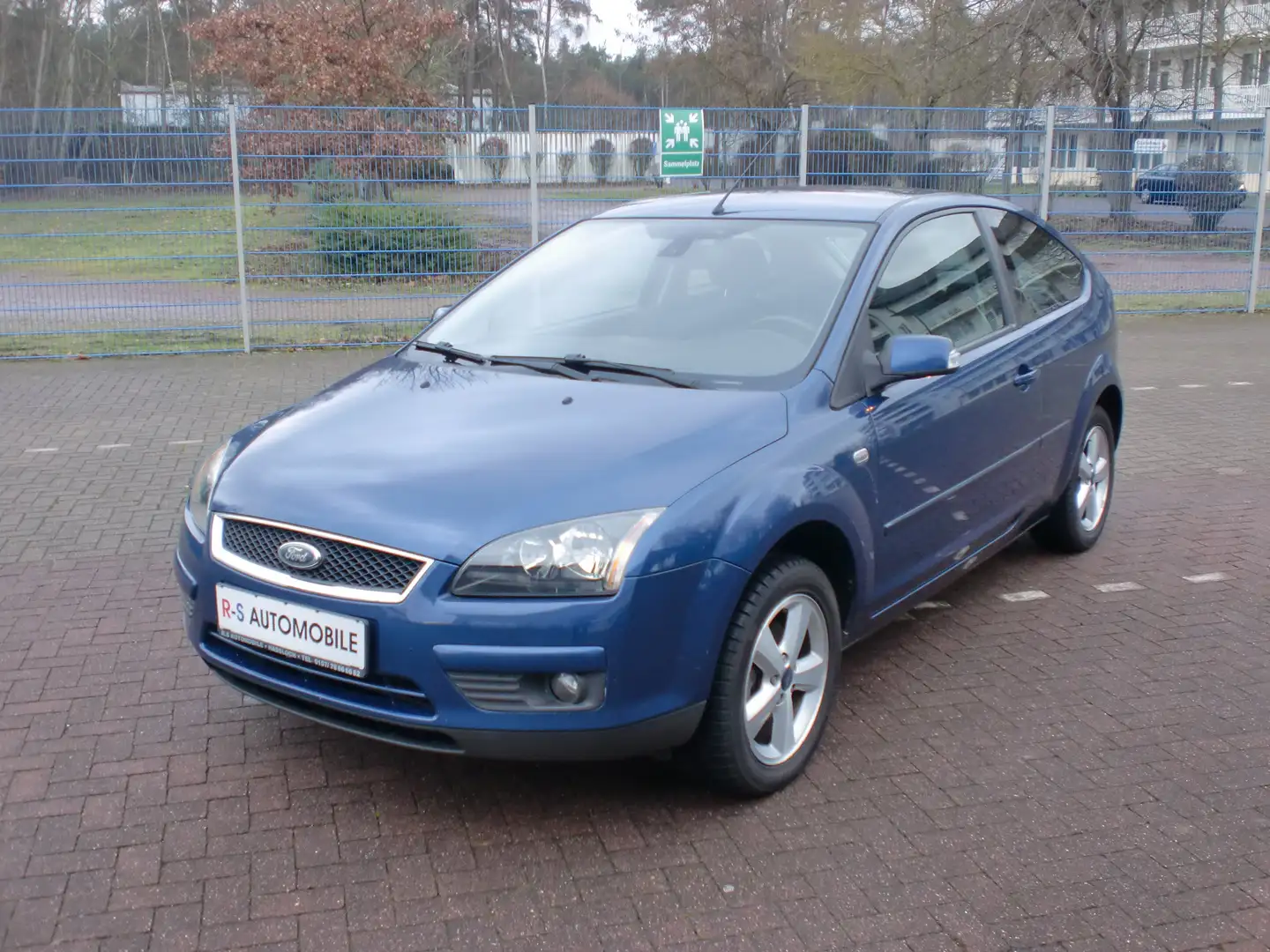 Ford Focus Titanium Blau - 1