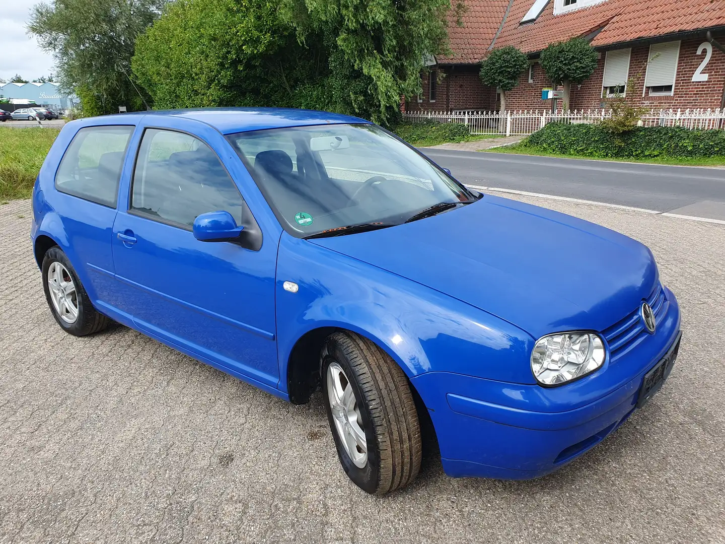 Volkswagen Golf 1.6 FSI Champ Albastru - 1