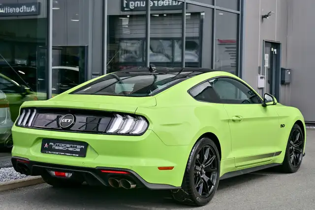 Ford Mustang view 4