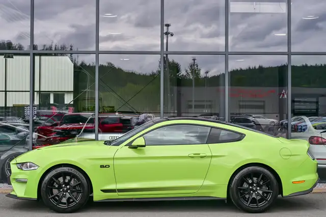 Ford Mustang view 6