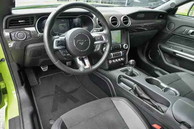 Ford Mustang view 9