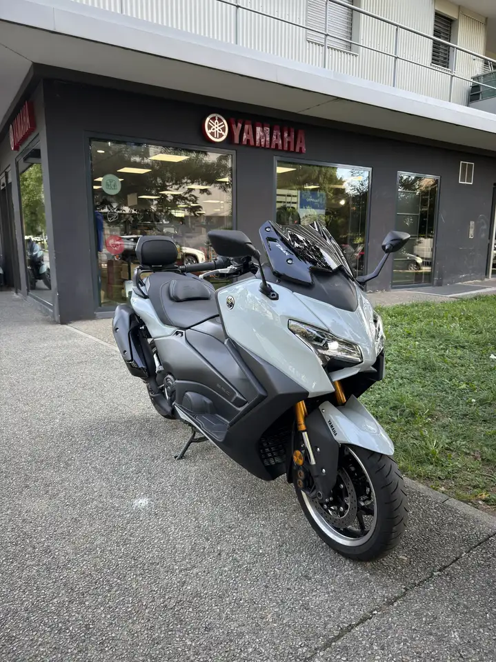 Yamaha Tmax 560