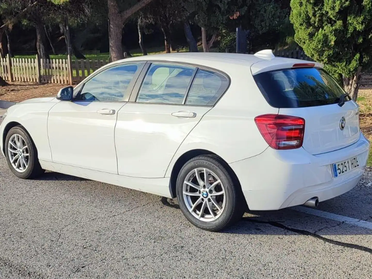 BMW 116 116d Efficient Dynamics Essential Blanco - 1