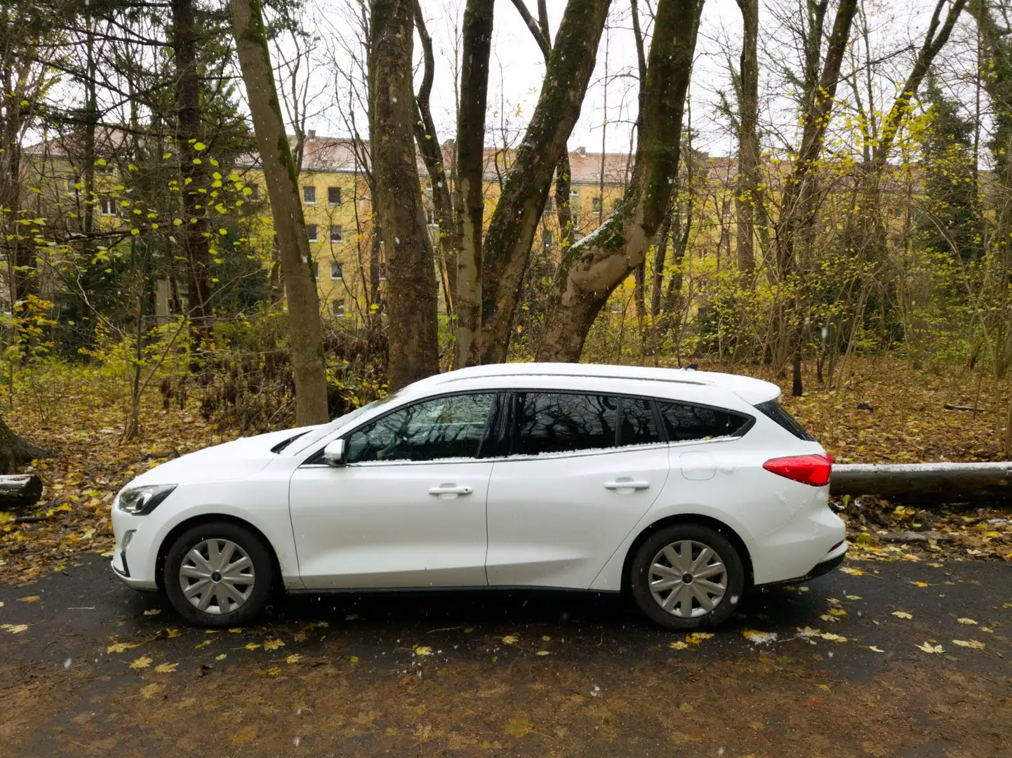 Ford Focus Turnier 1.0 EcoBoost Hybrid COOL&CONNECT Weiß - 2