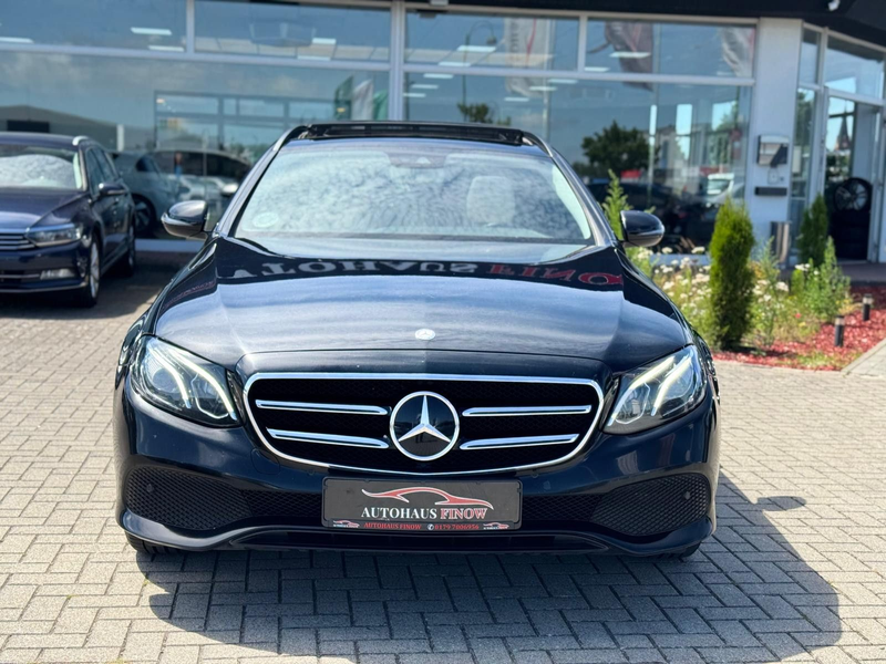 Mercedes-Benz E 220 d T 9G-TRONIC"AVANTGARDE"PANO*VIRTUAL*AMBIE — photo 4