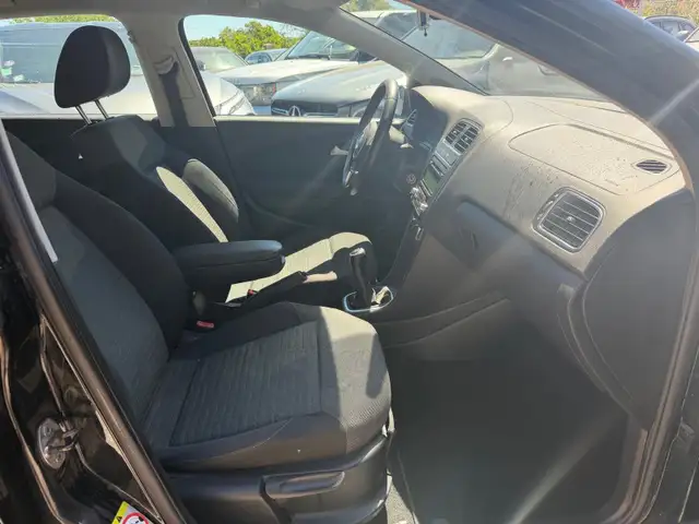 Volkswagen Polo view 11