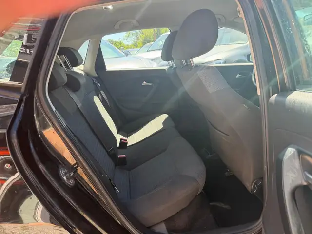 Volkswagen Polo view 10