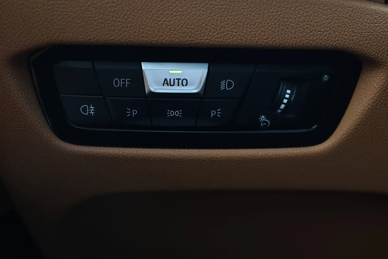 BMW 320 e PHEV M-Pack Benzine/Hybride Facelift 1ste Eigenaar Sport-Stoelen Stoel-Verwarming Car-Play Trek-Haak, миниатюра 19