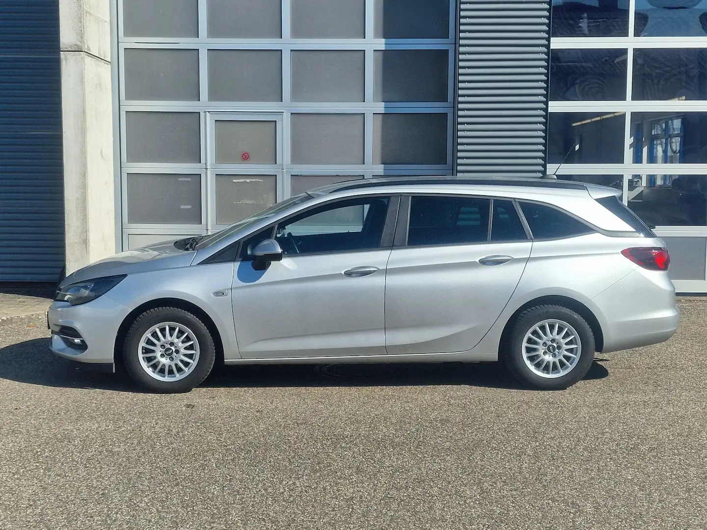Opel Astra 1.5 D Business Klimaautomatik NAVI AHK Silber - 2