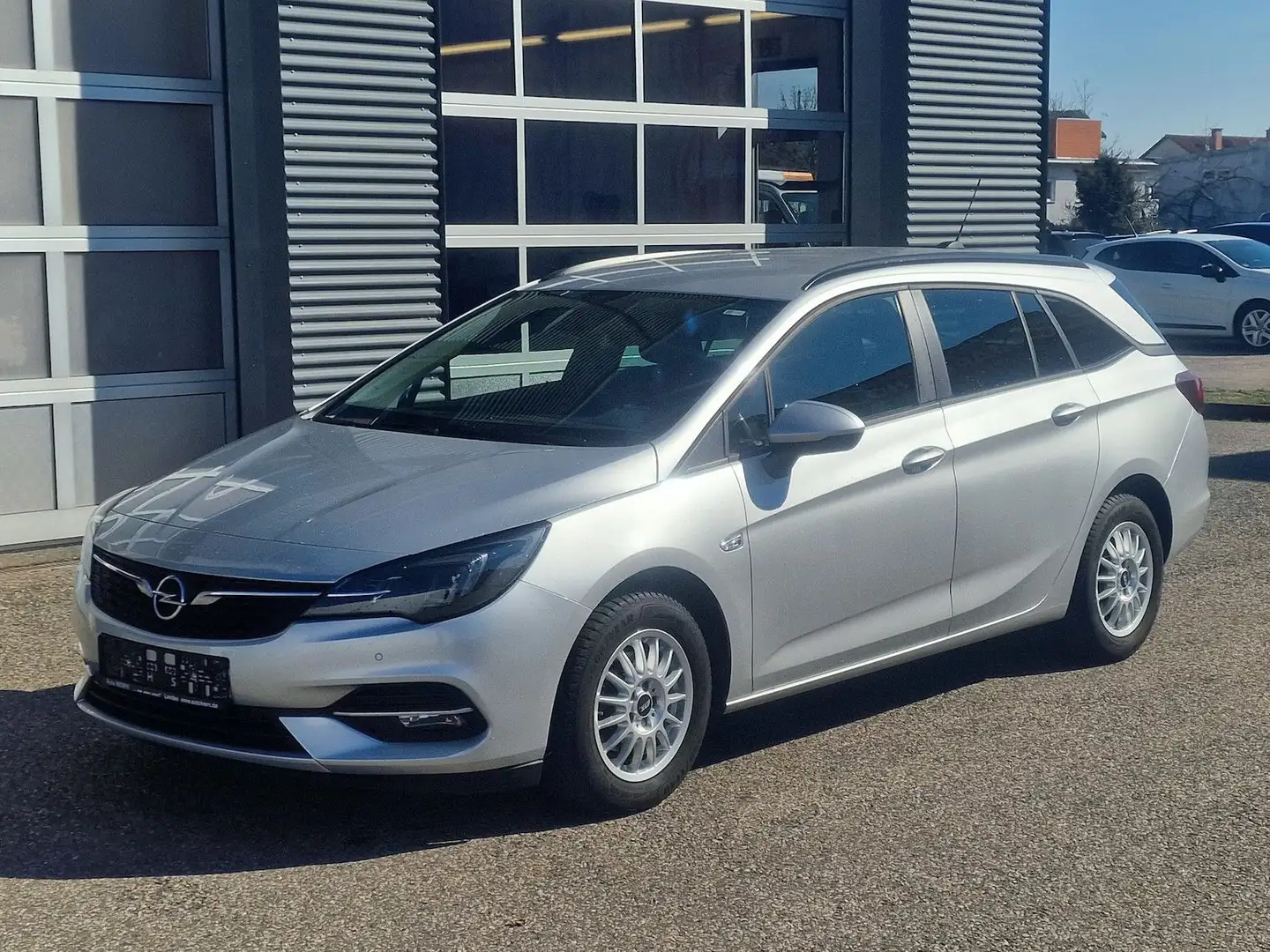 Opel Astra 1.5 D Business Klimaautomatik NAVI AHK Silber - 1